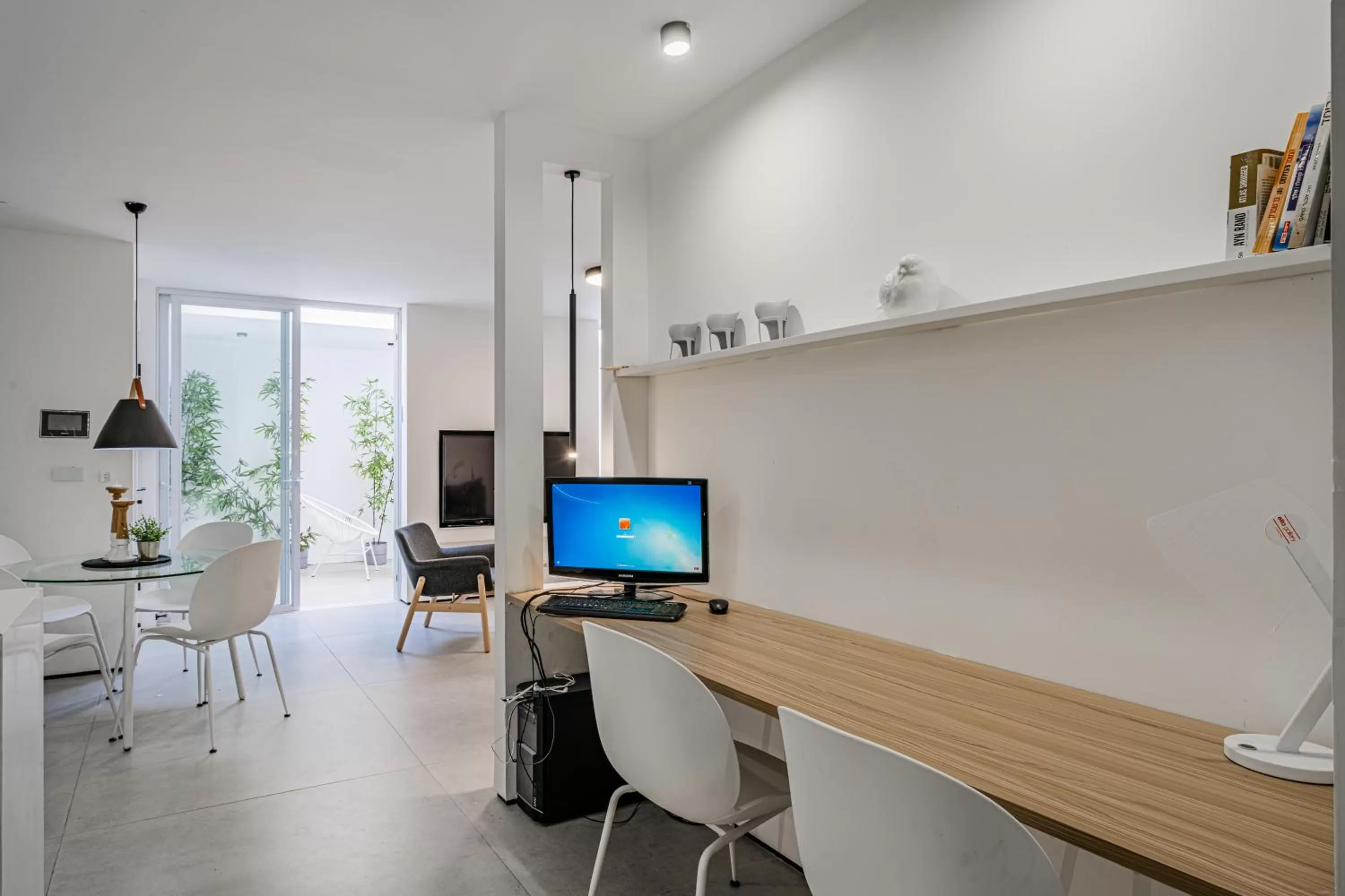 Dining area, TV/Entertainment Center in Danielle boutique suite