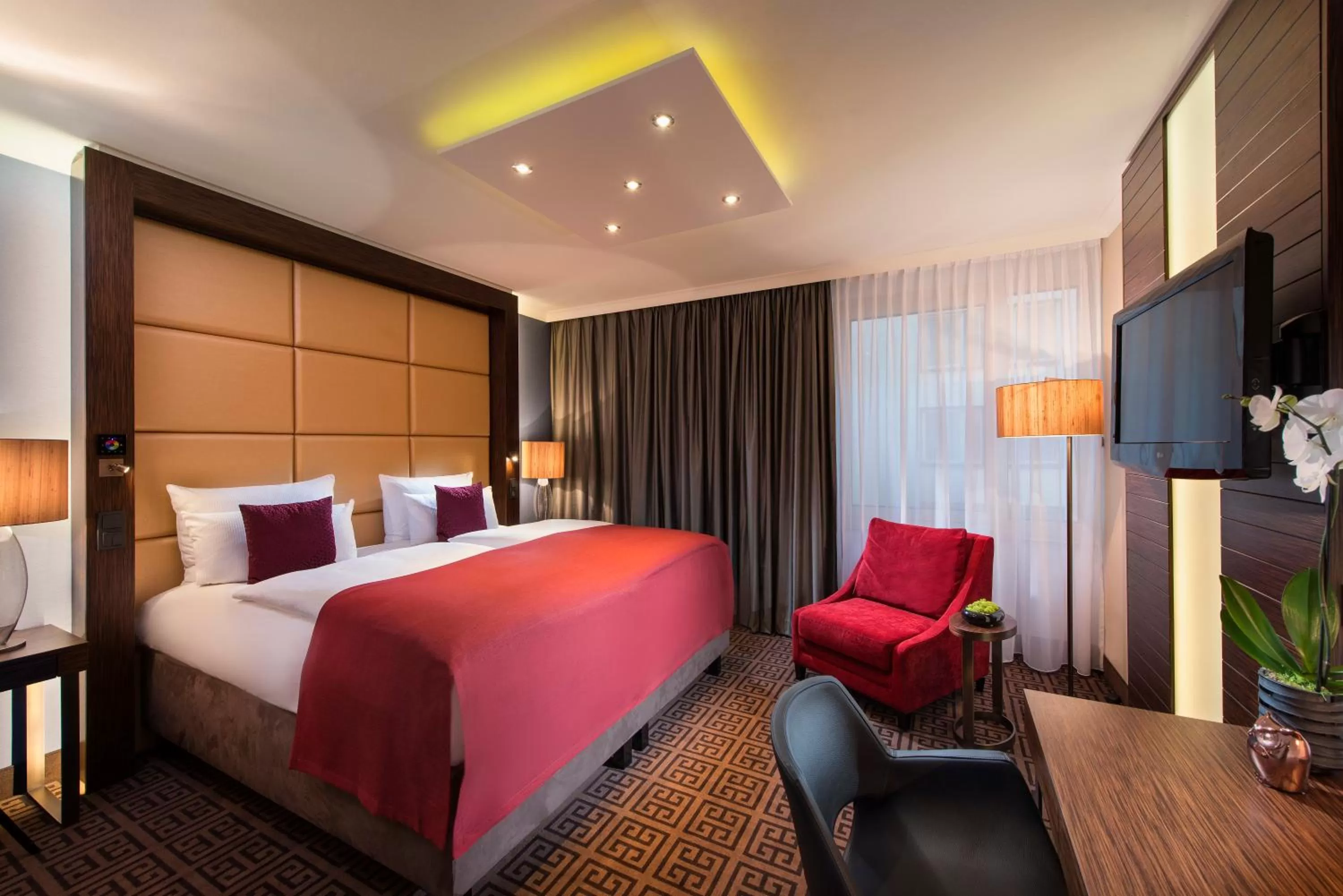 Bed in Hotel Palace Berlin