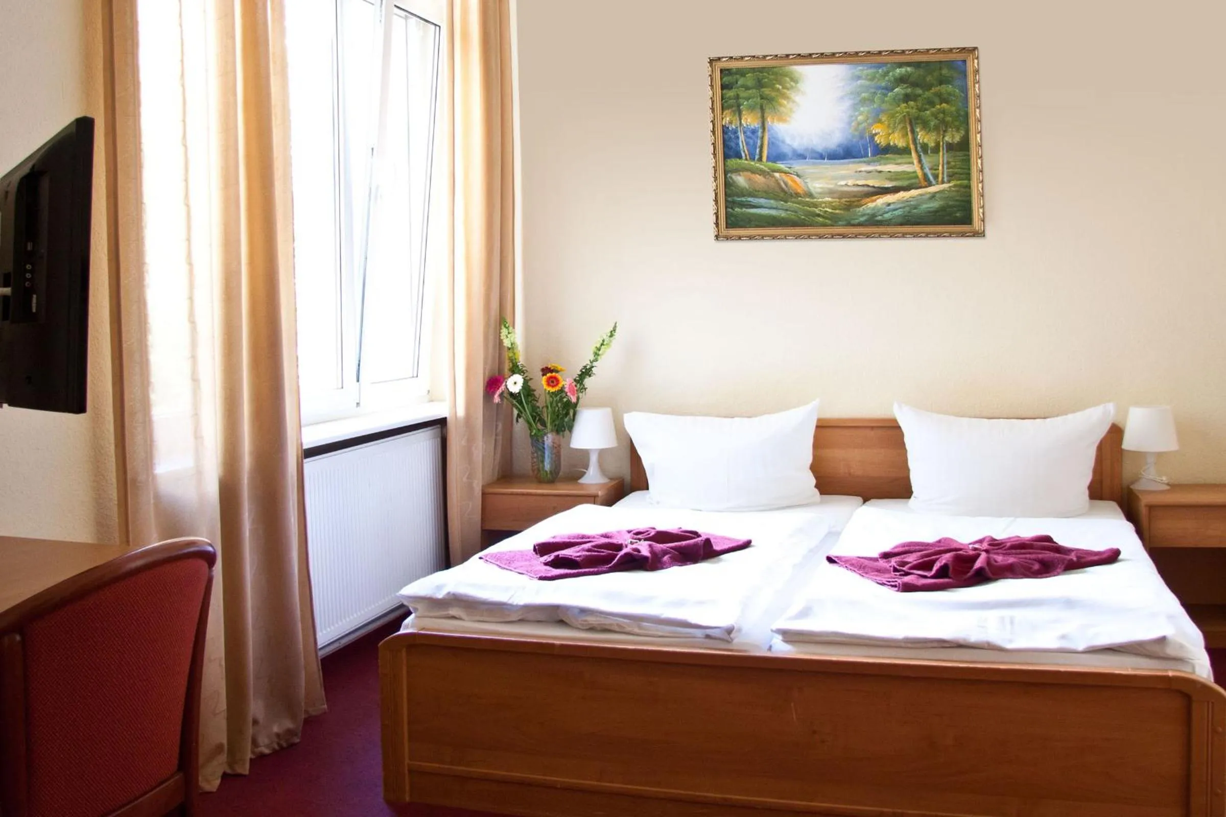 Photo of the whole room, Bed in Hotel AI Königshof