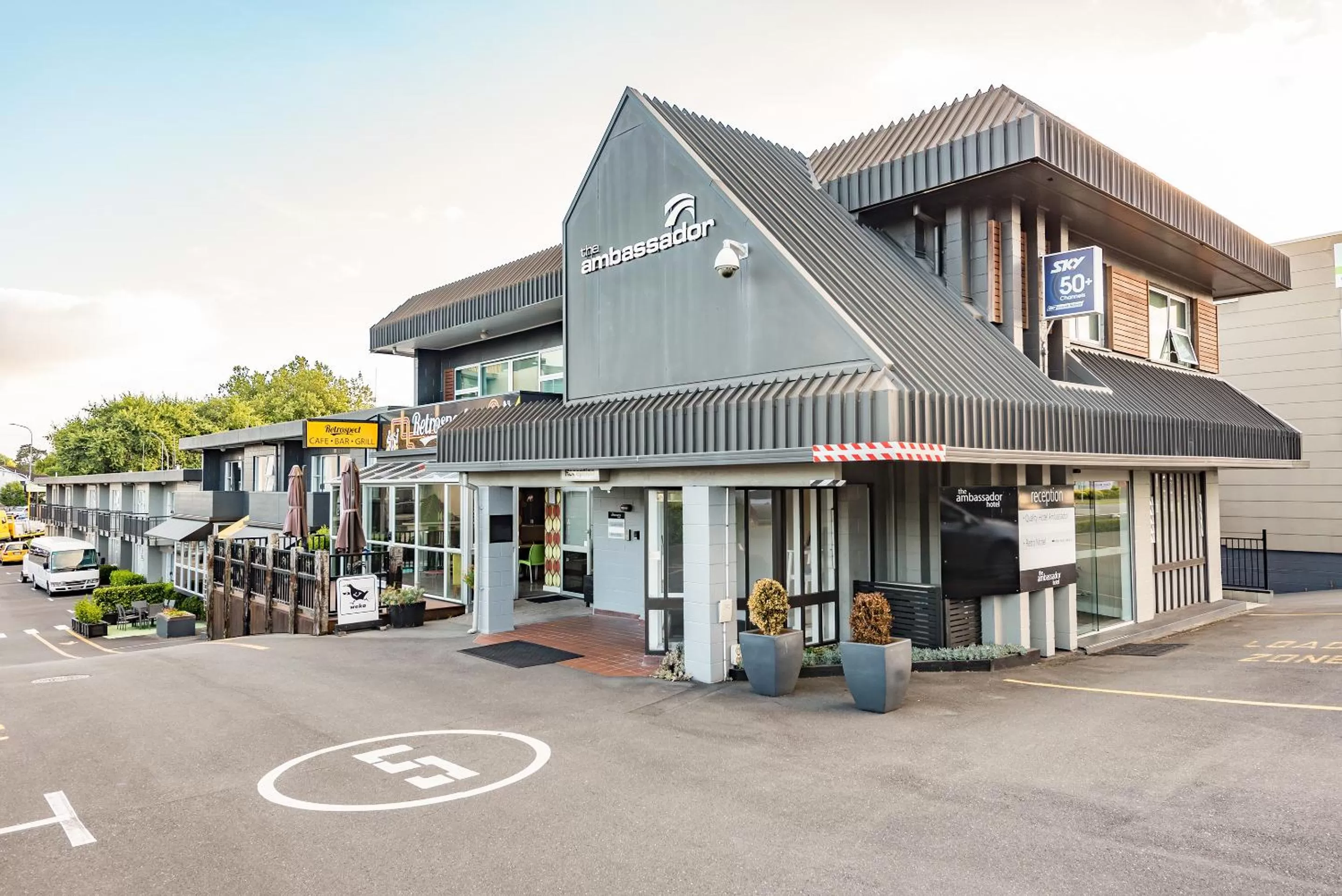 Facade/entrance in Heartland Ambassador Hotel Hamilton