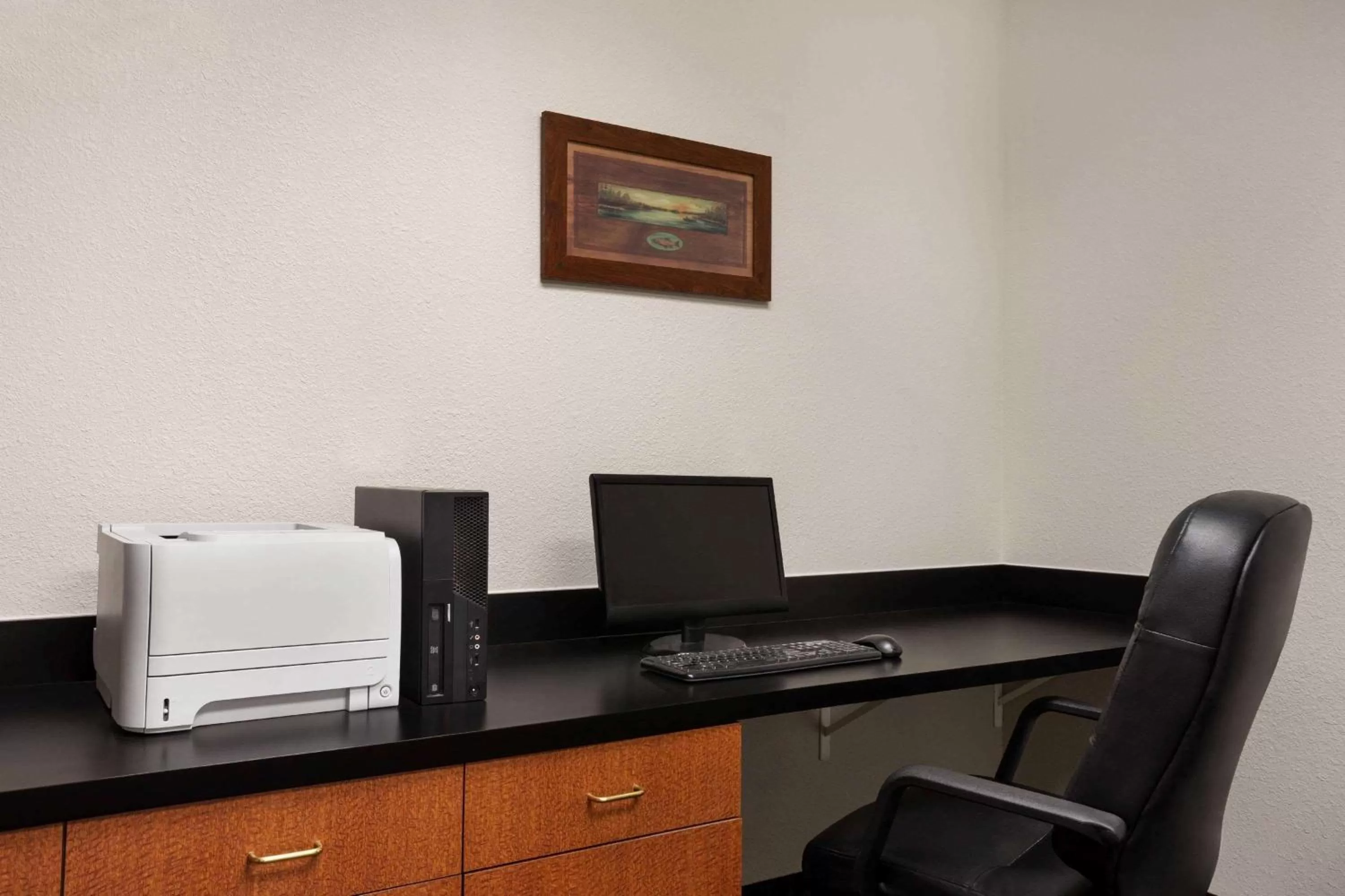 On-site shops in Wingate by Wyndham Bentonville