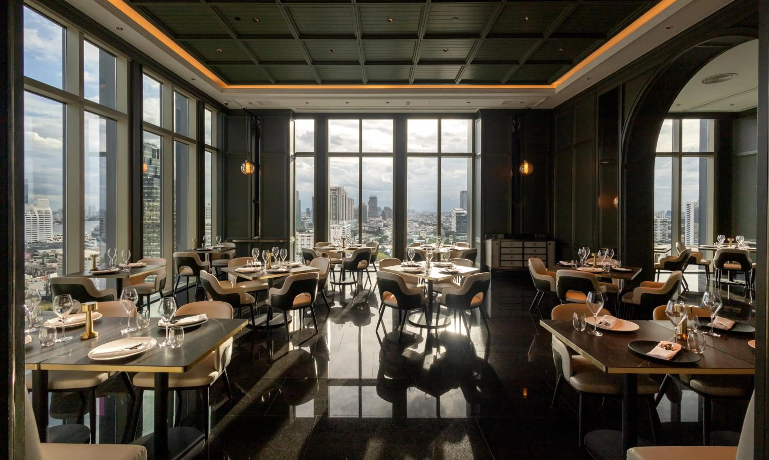 Restaurant/places to eat in Grande Centre Point Surawong Bangkok