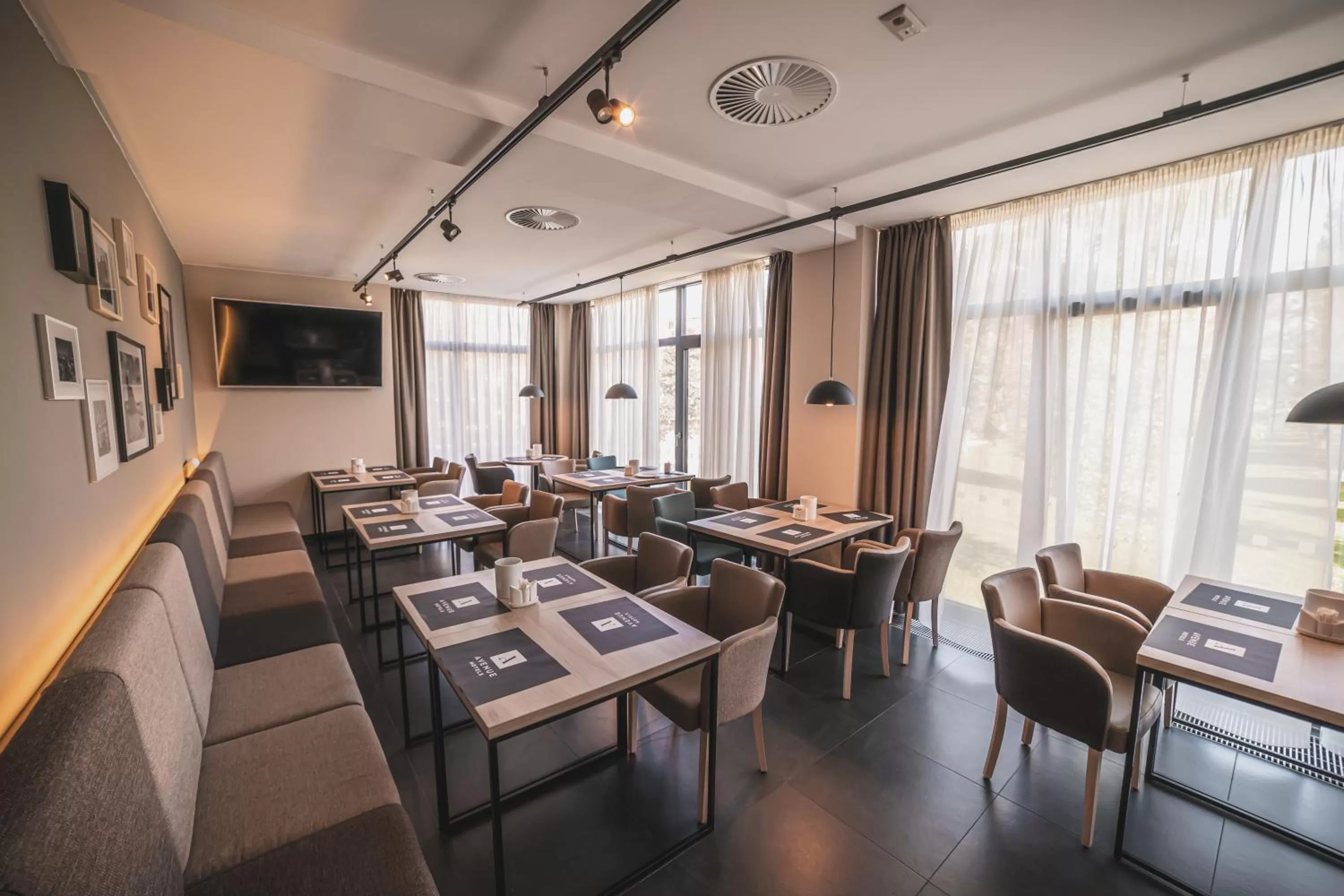 Breakfast in Avenue Pallova 28