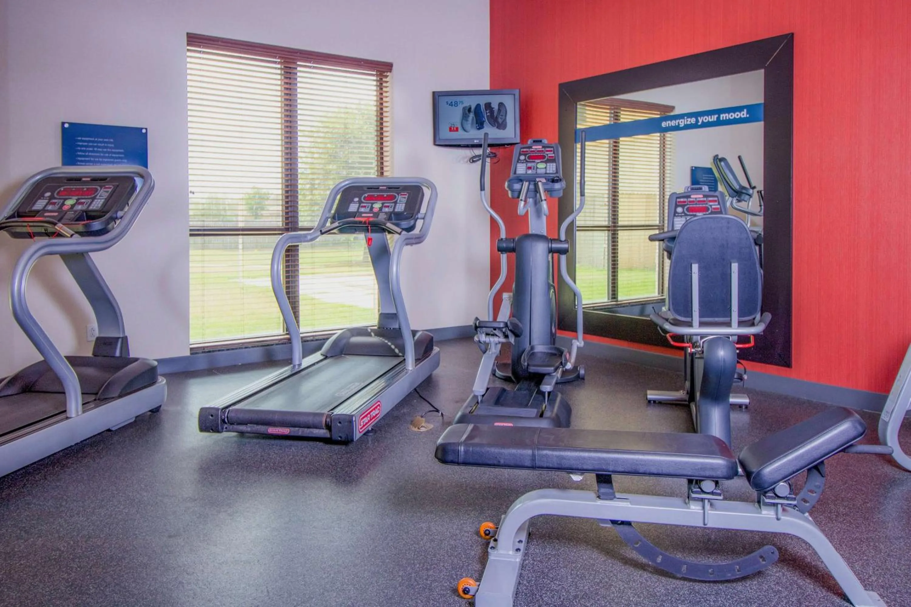 Fitness centre/facilities in Hampton Inn & Suites Bastrop