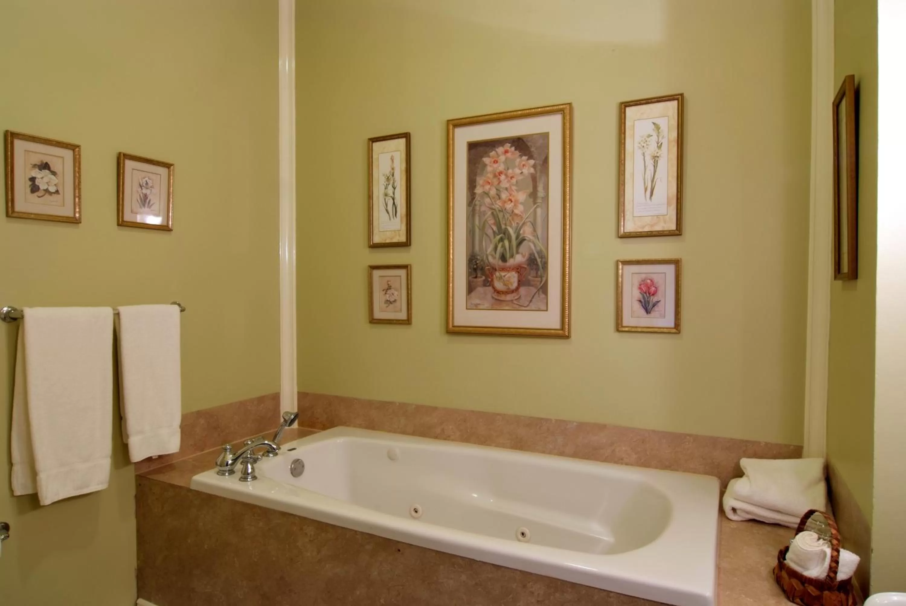 Bathroom in Historic Michabelle Inn