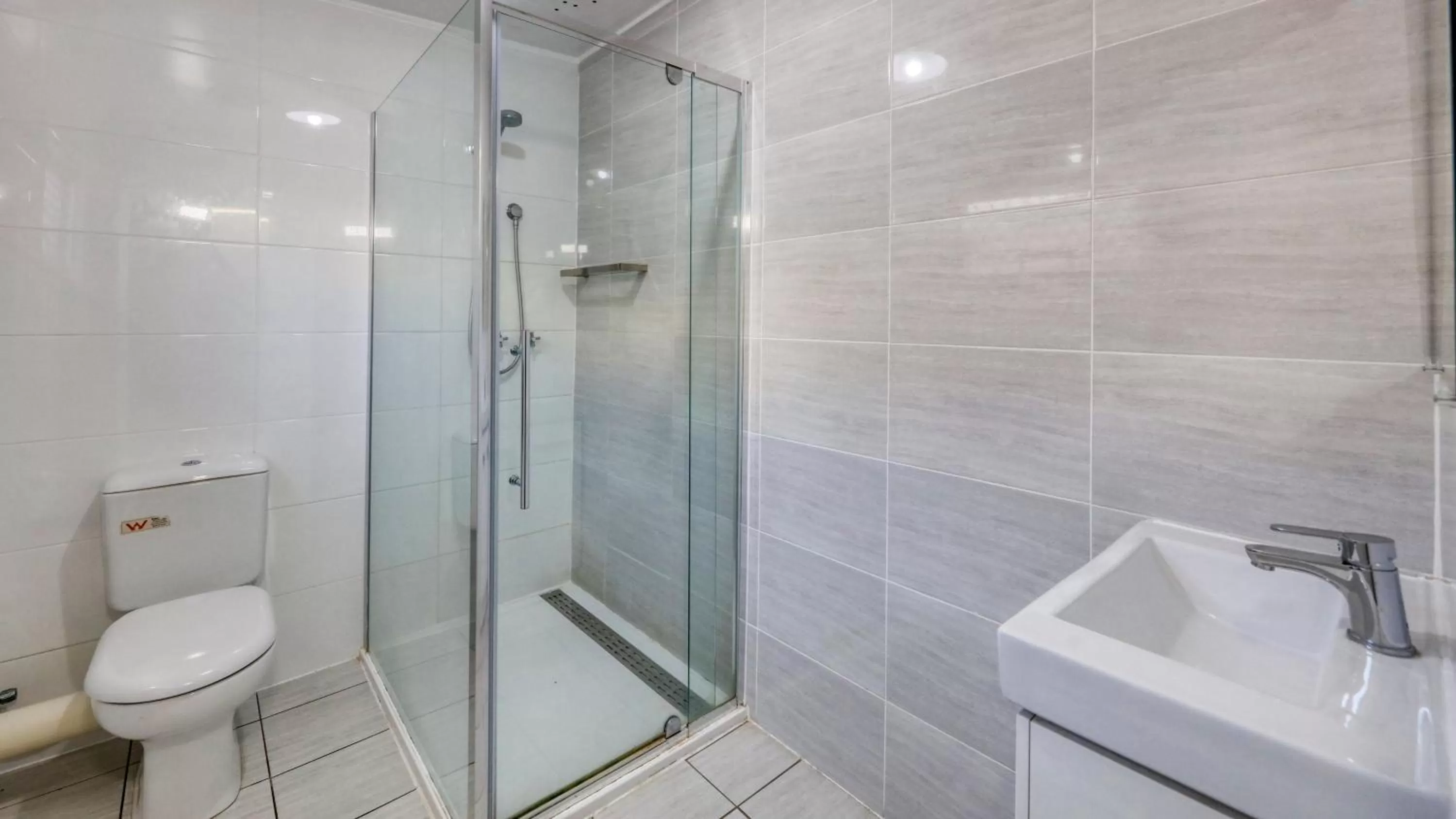 Shower in Darling River Motel