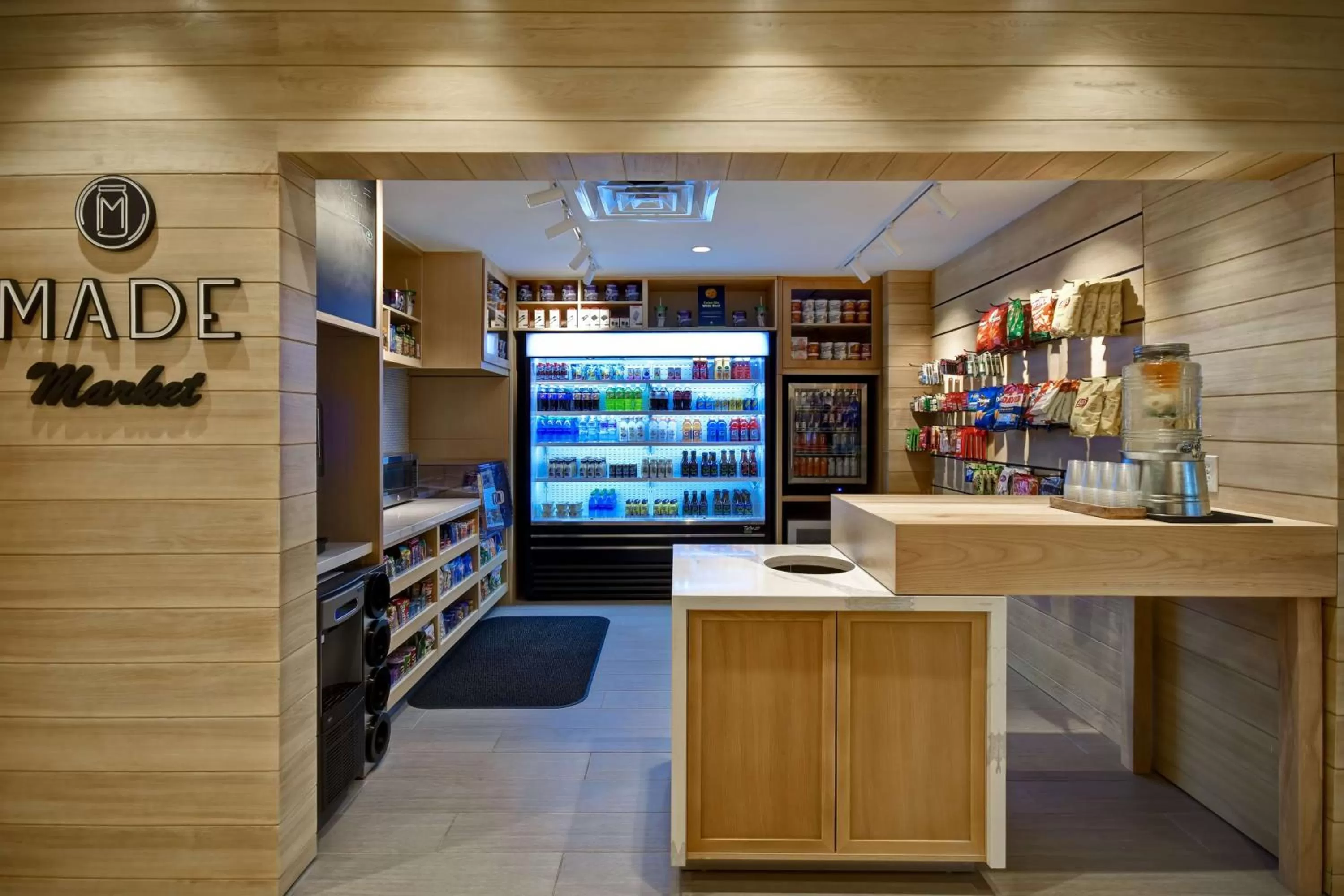 Restaurant/places to eat in DoubleTree by Hilton Oceanfront Virginia Beach