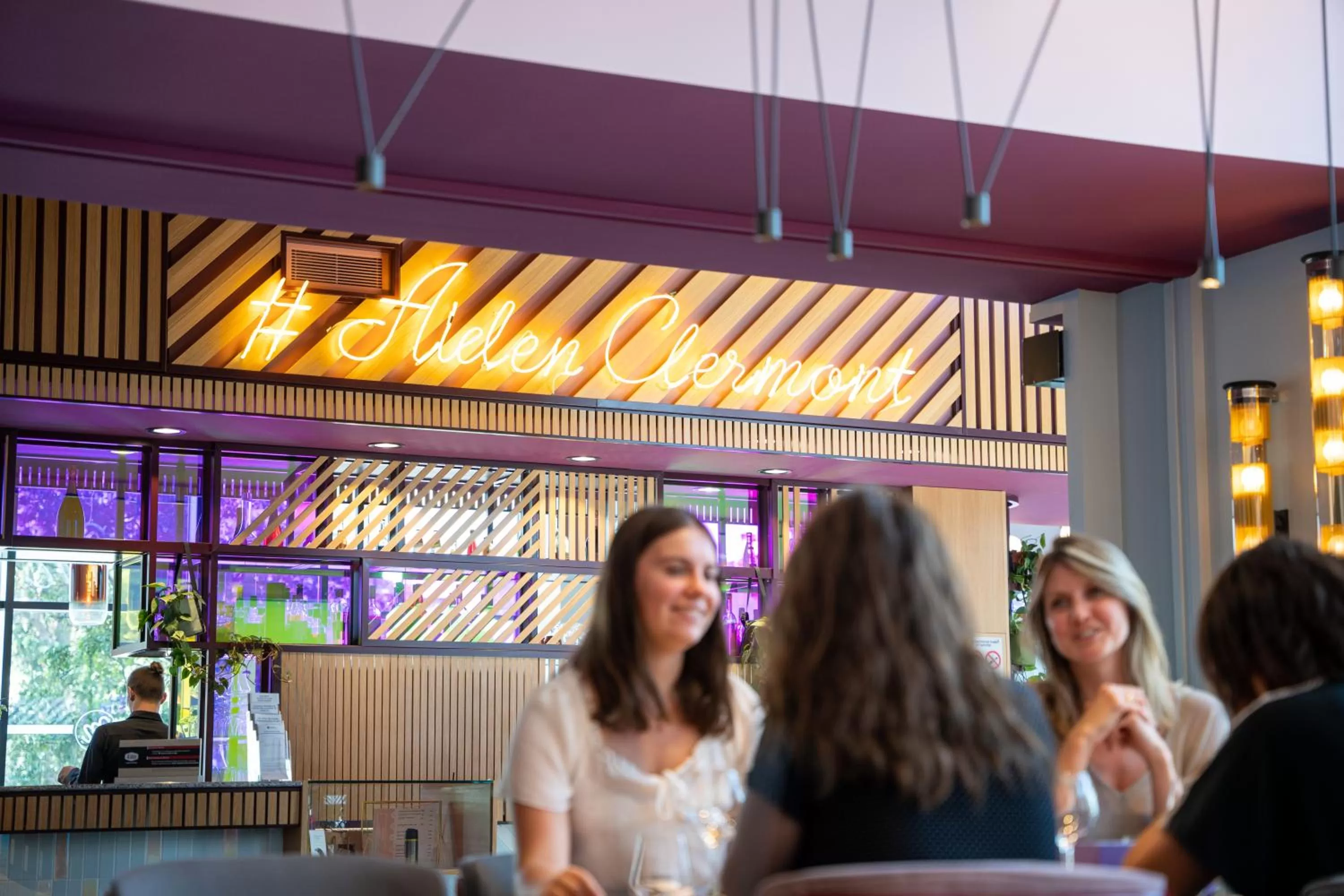 Restaurant/places to eat in Aiden by Best Western Clermont-Ferrand Hotel & Spa