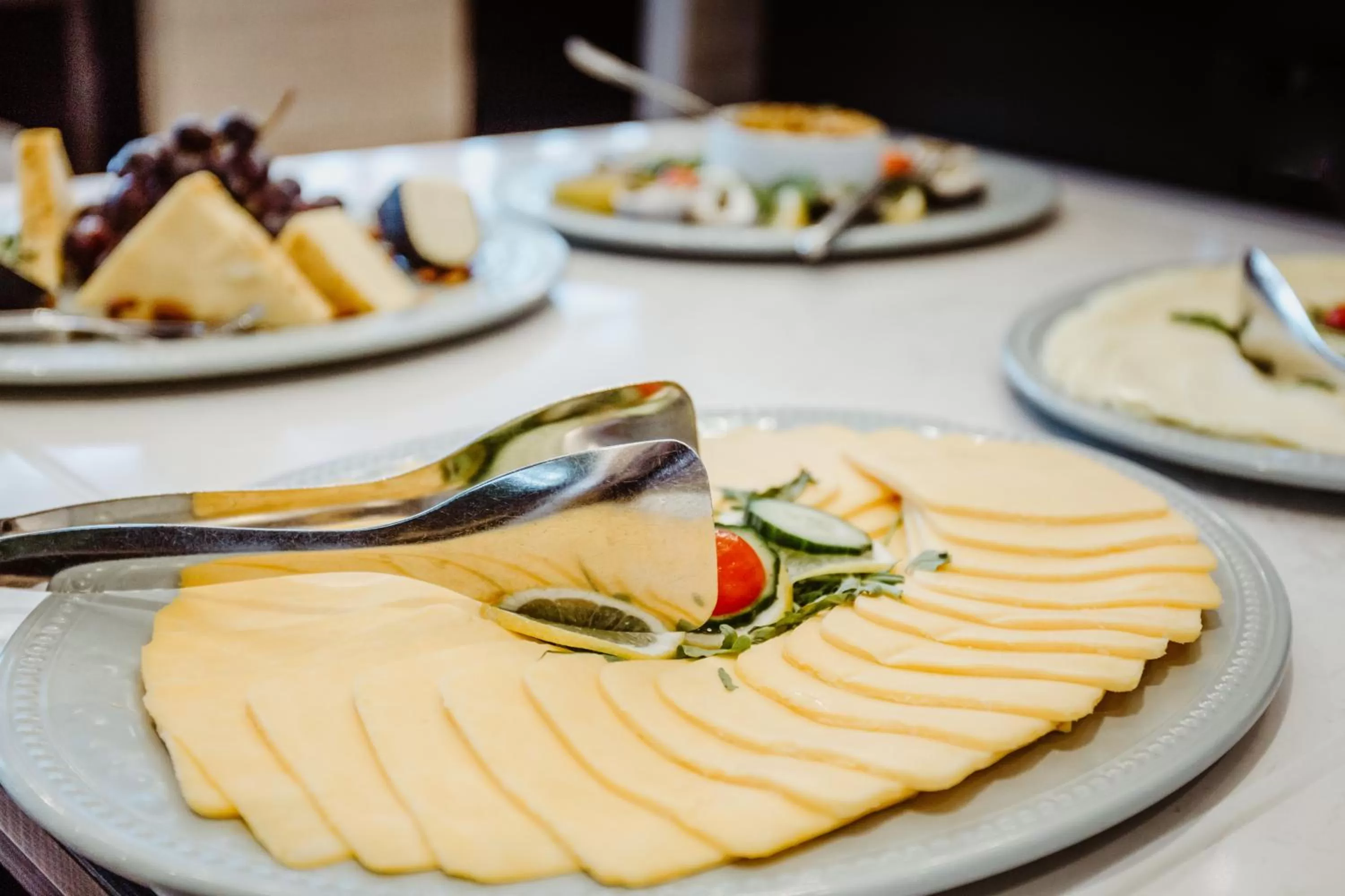 Restaurant/places to eat in Belaire Suites Hotel