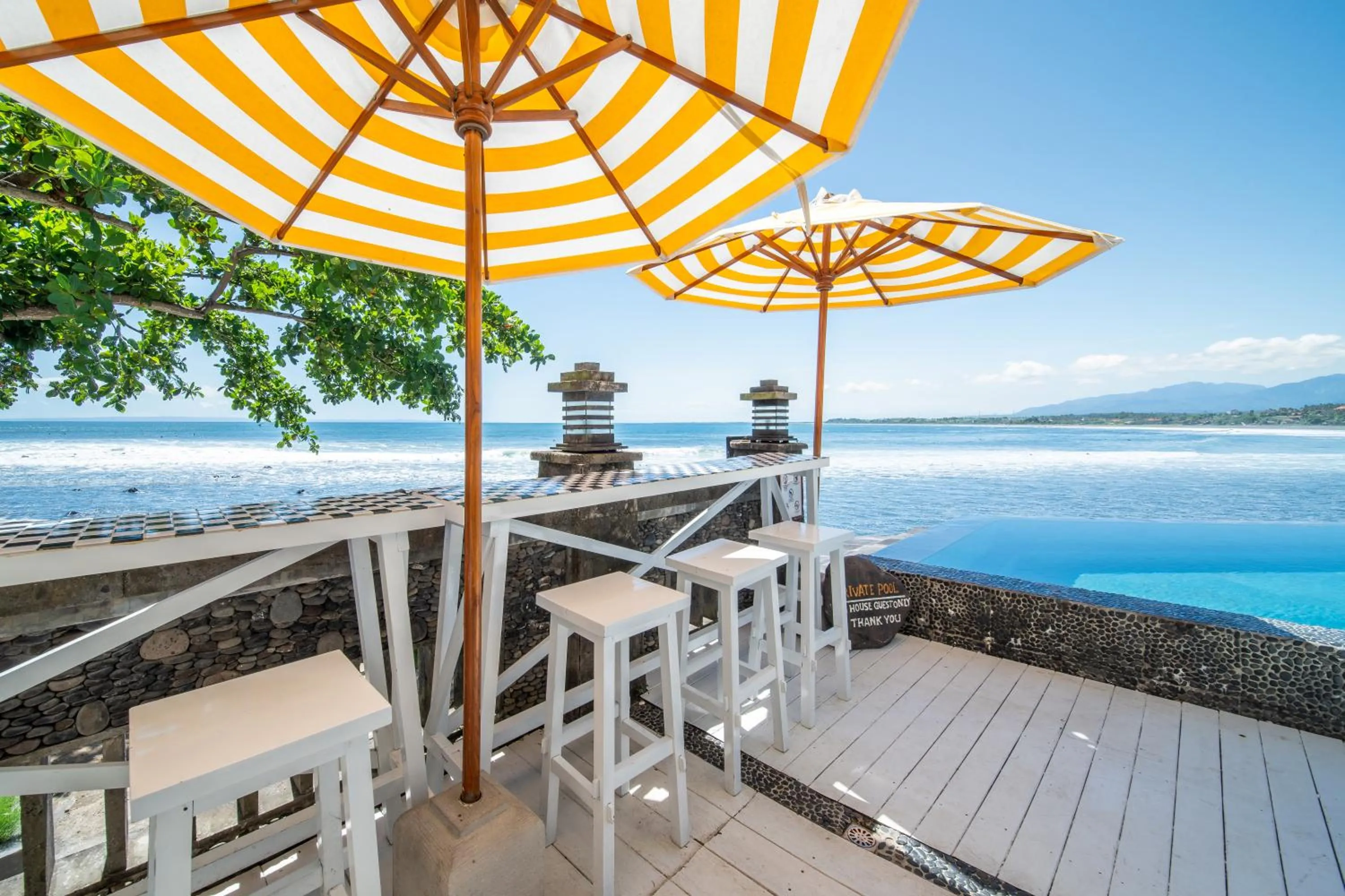 Restaurant/places to eat in Bombora Medewi