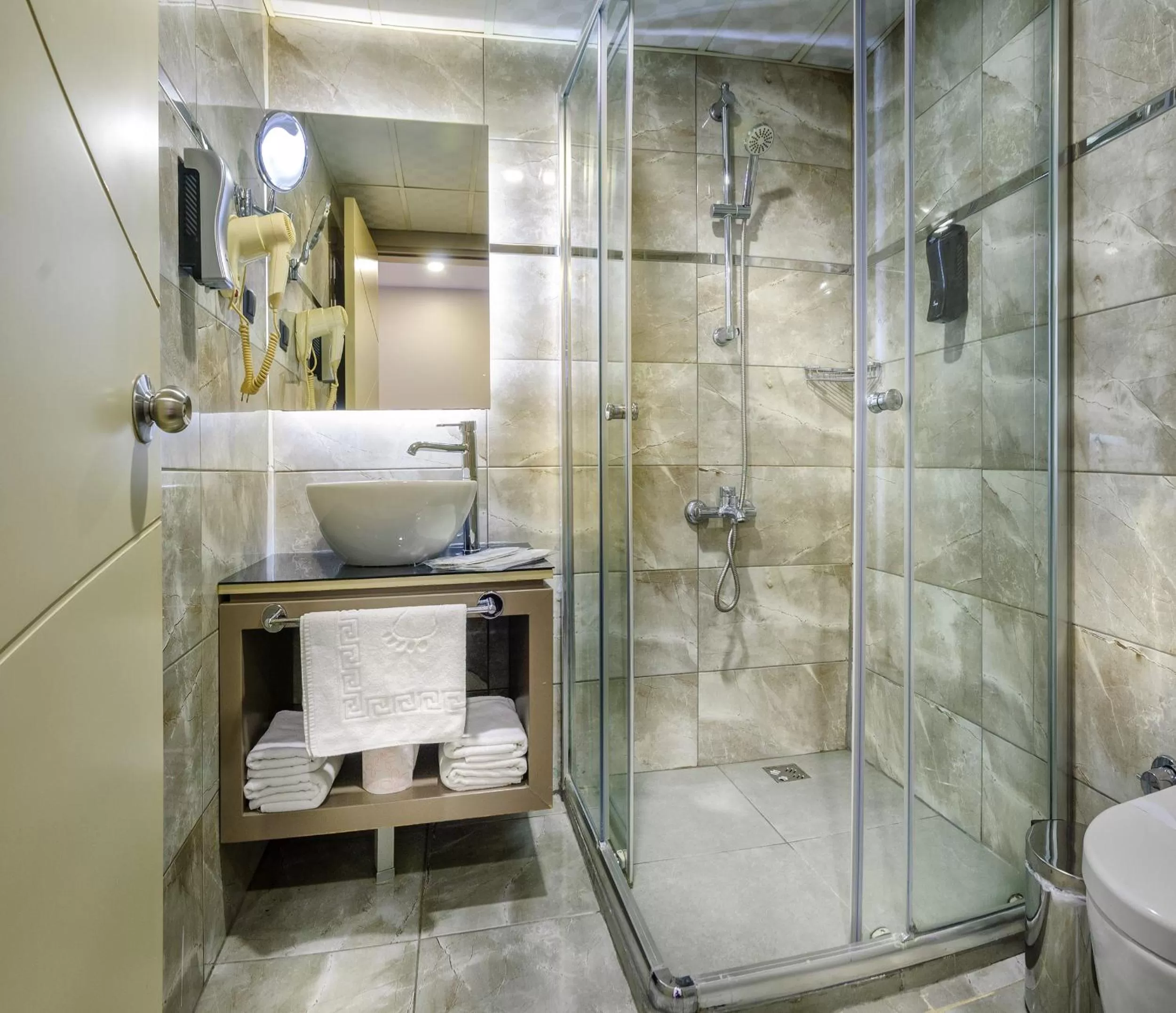 Shower in Hotel Bossuite Kadikoy