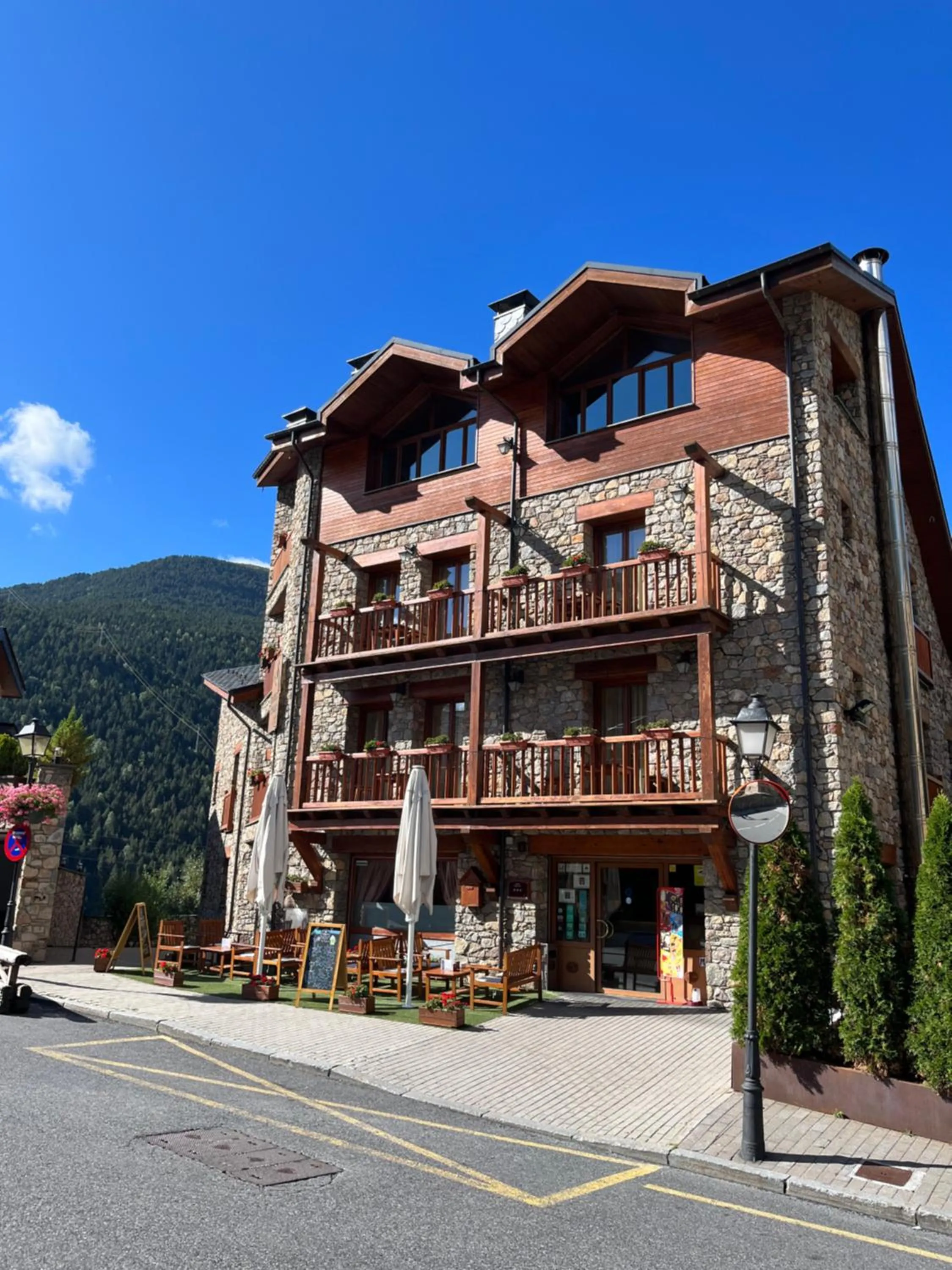 Property Building in Wuau! Hotel Segle XX