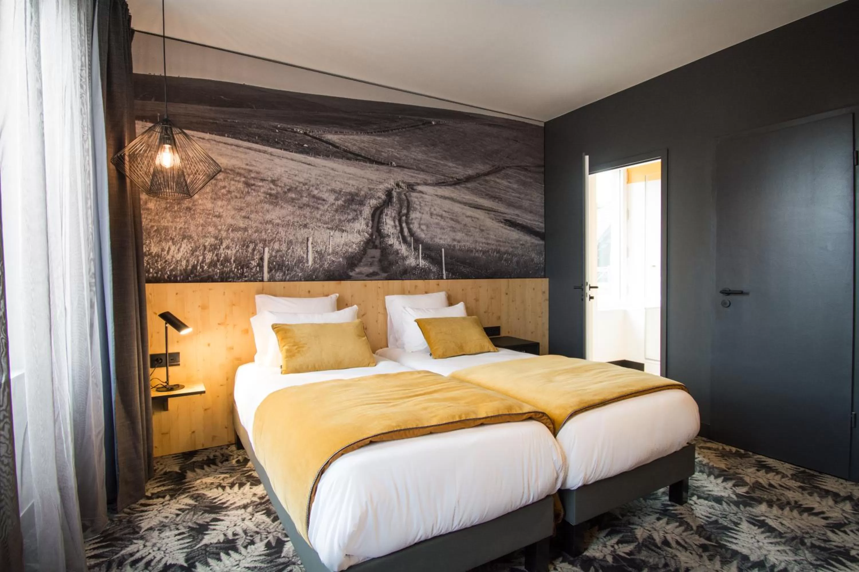 Photo of the whole room, Bed in L' Hôtel & Spa Ribeauville- Haut-Koenigsbourg