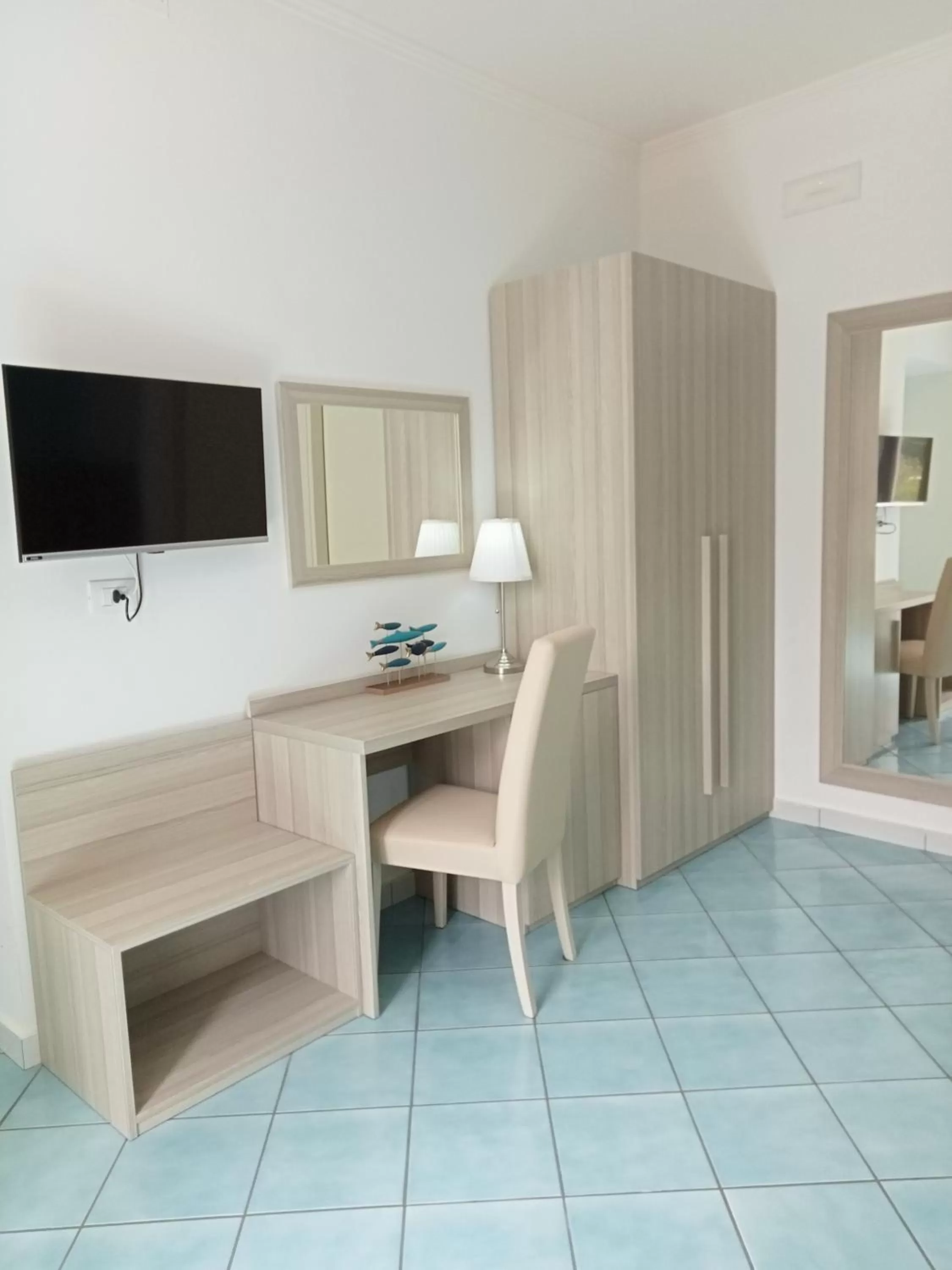 TV/Entertainment Center in Borgo 800