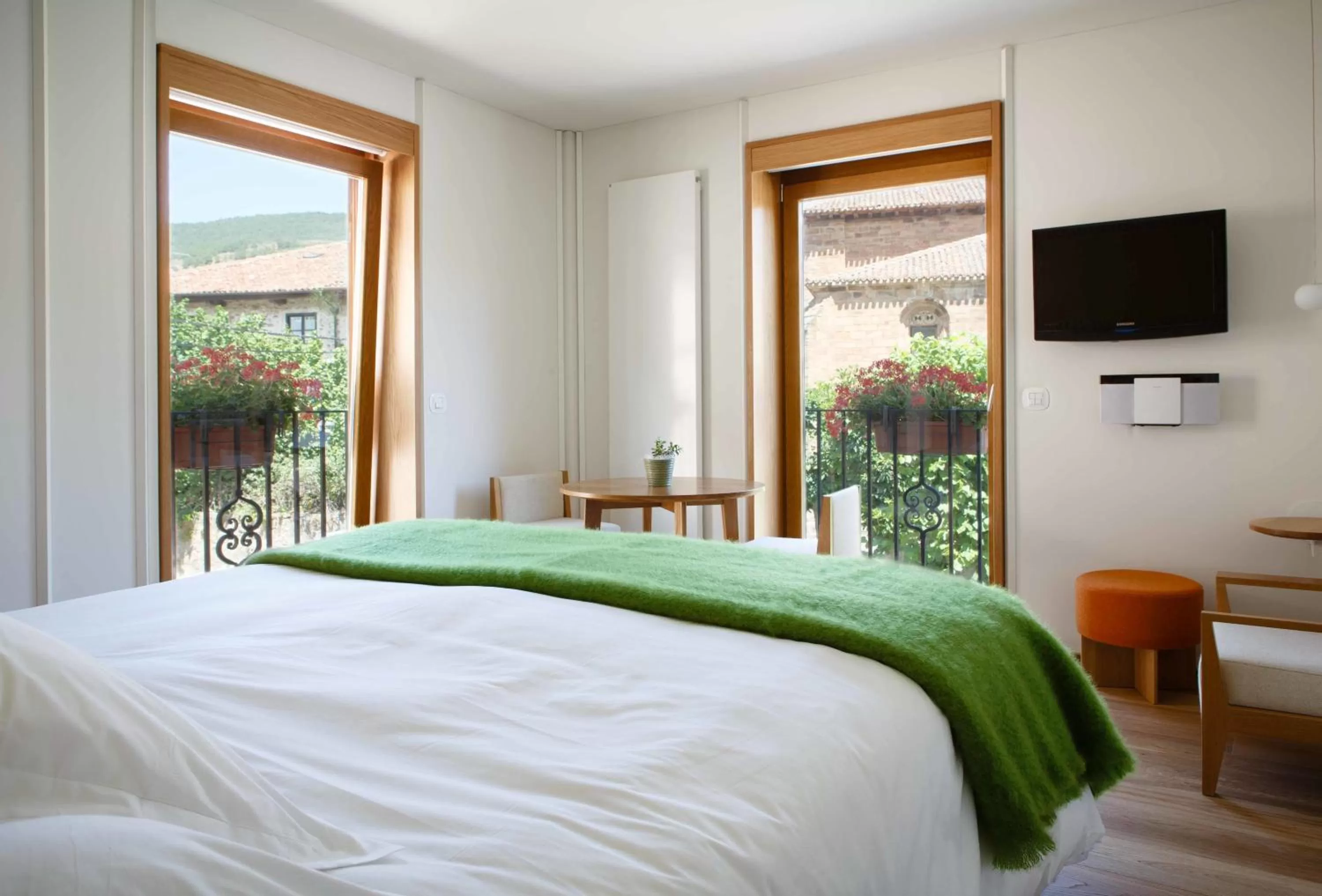 View (from property/room), Bed in Hotel Echaurren Relais & Châteaux