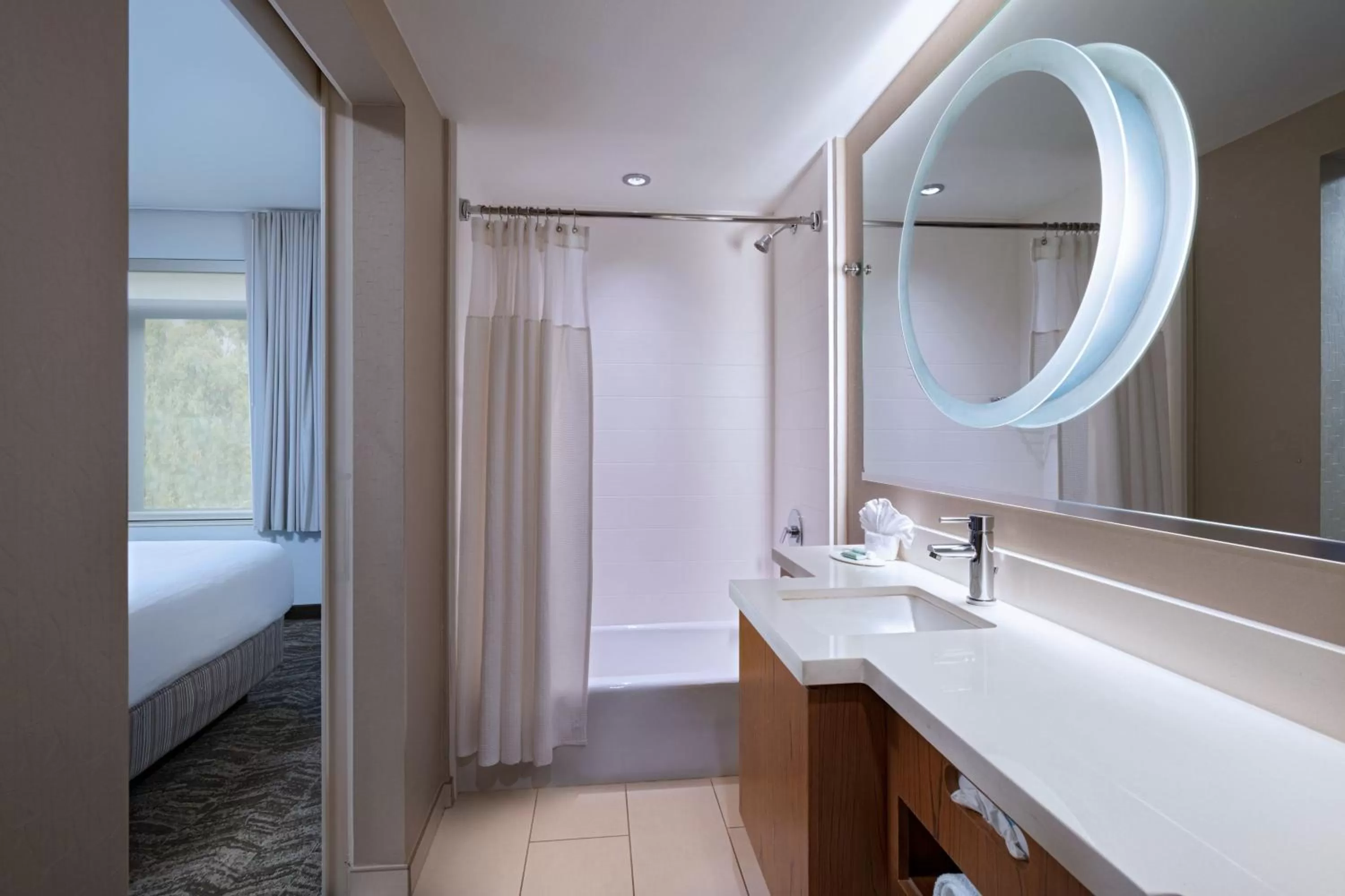Bathroom, Bed in Springhill Suites by Marriott Anaheim Maingate