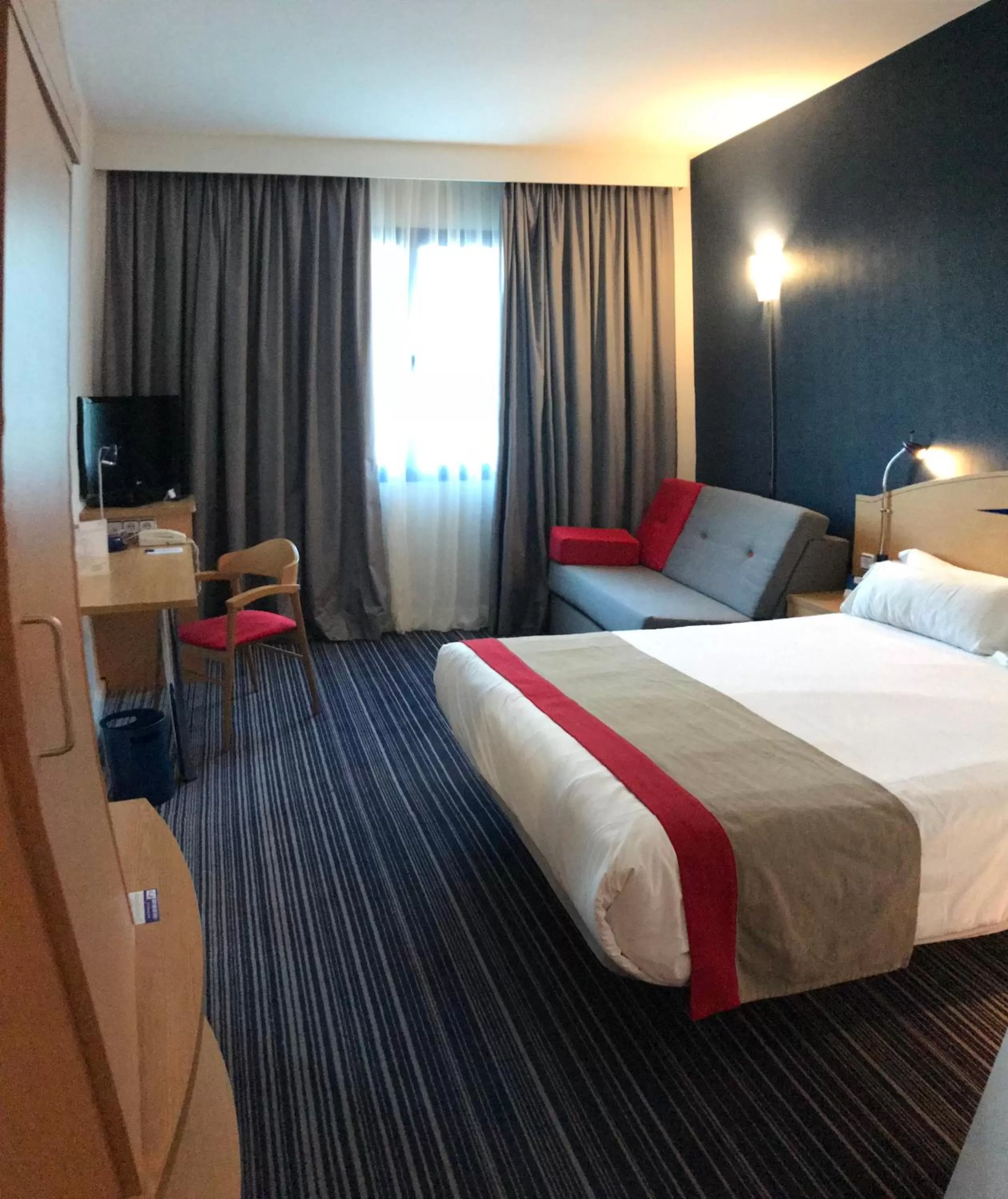 Photo of the whole room, Bed in Holiday Inn Express San Sebastian de los Reyes by IHG