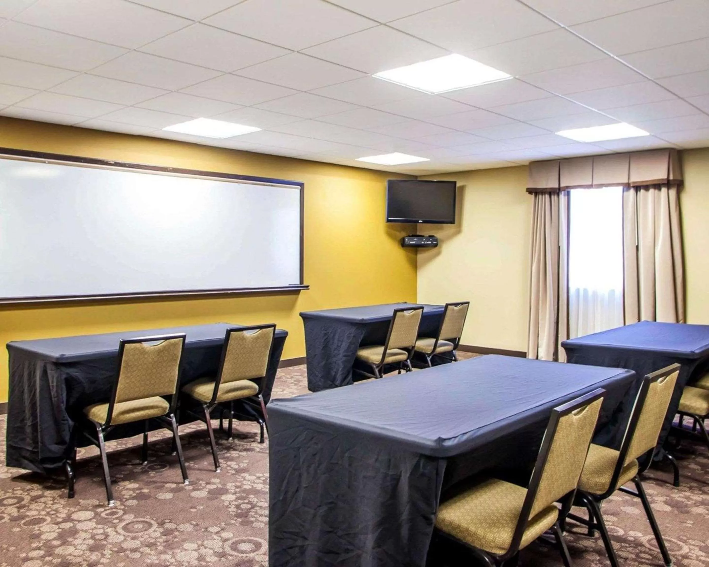 Meeting/conference room in Quality Inn & Suites Peoria North