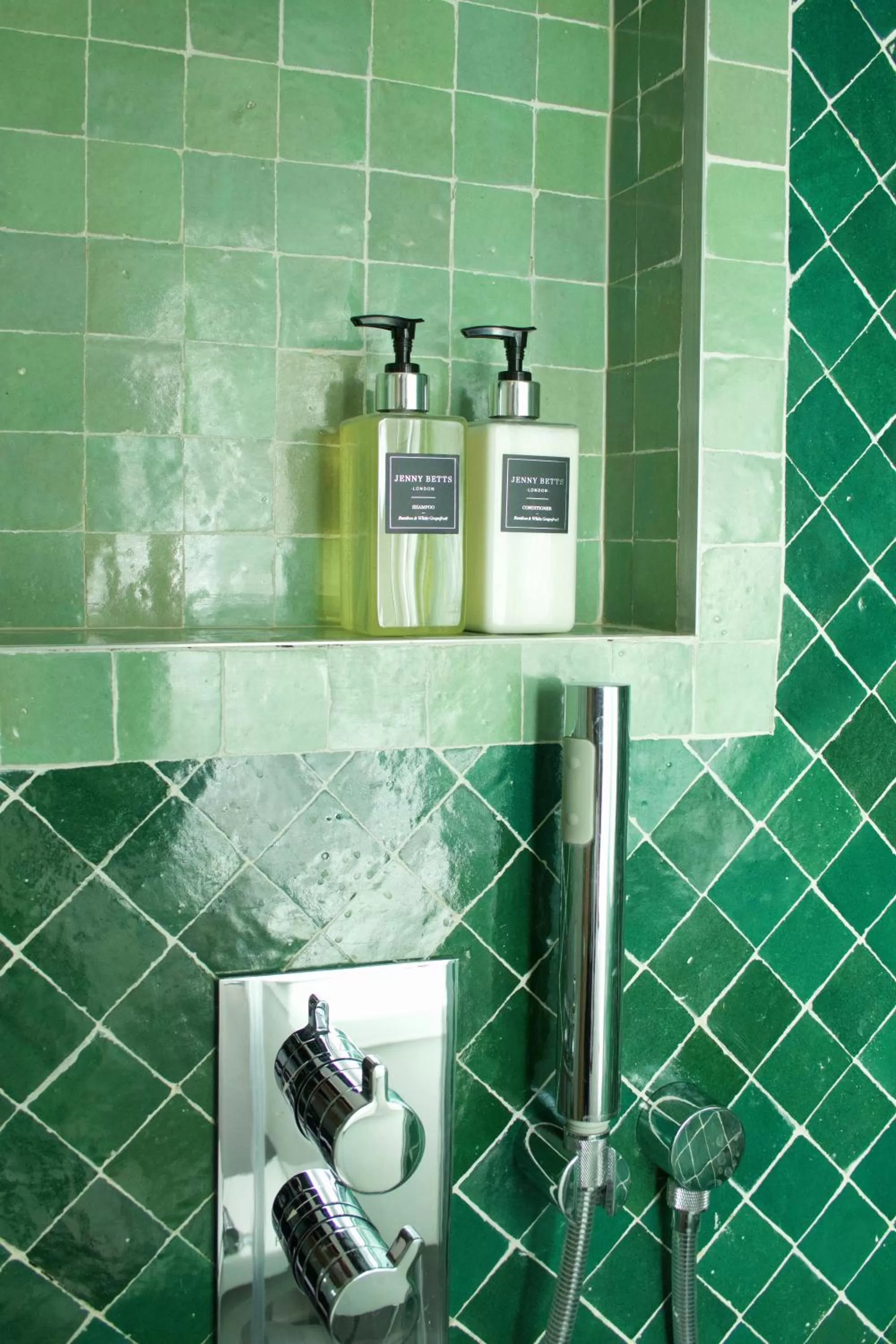 Shower in The Kings Arms