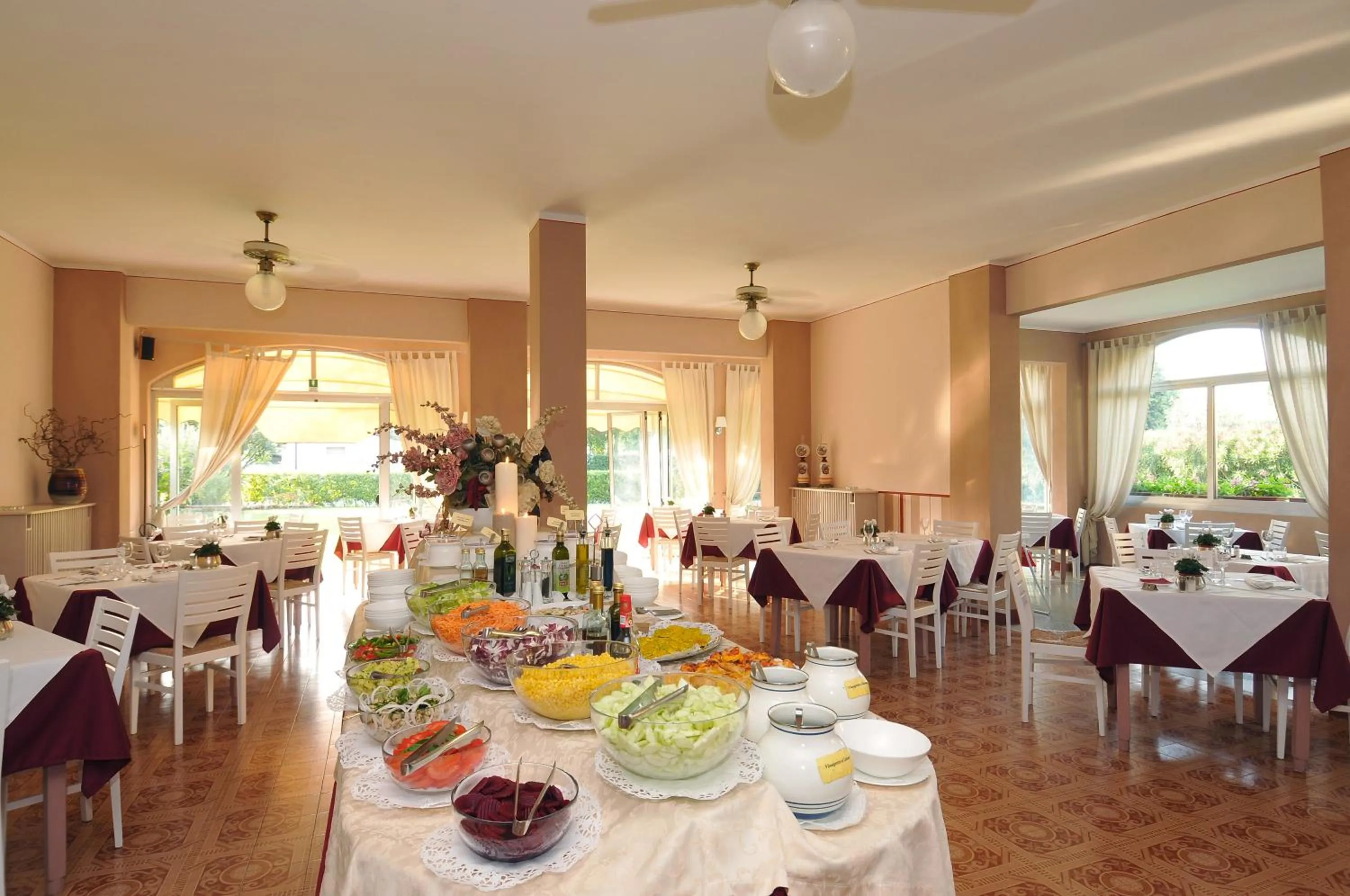 Restaurant/places to eat in La Quiete Park Hotel
