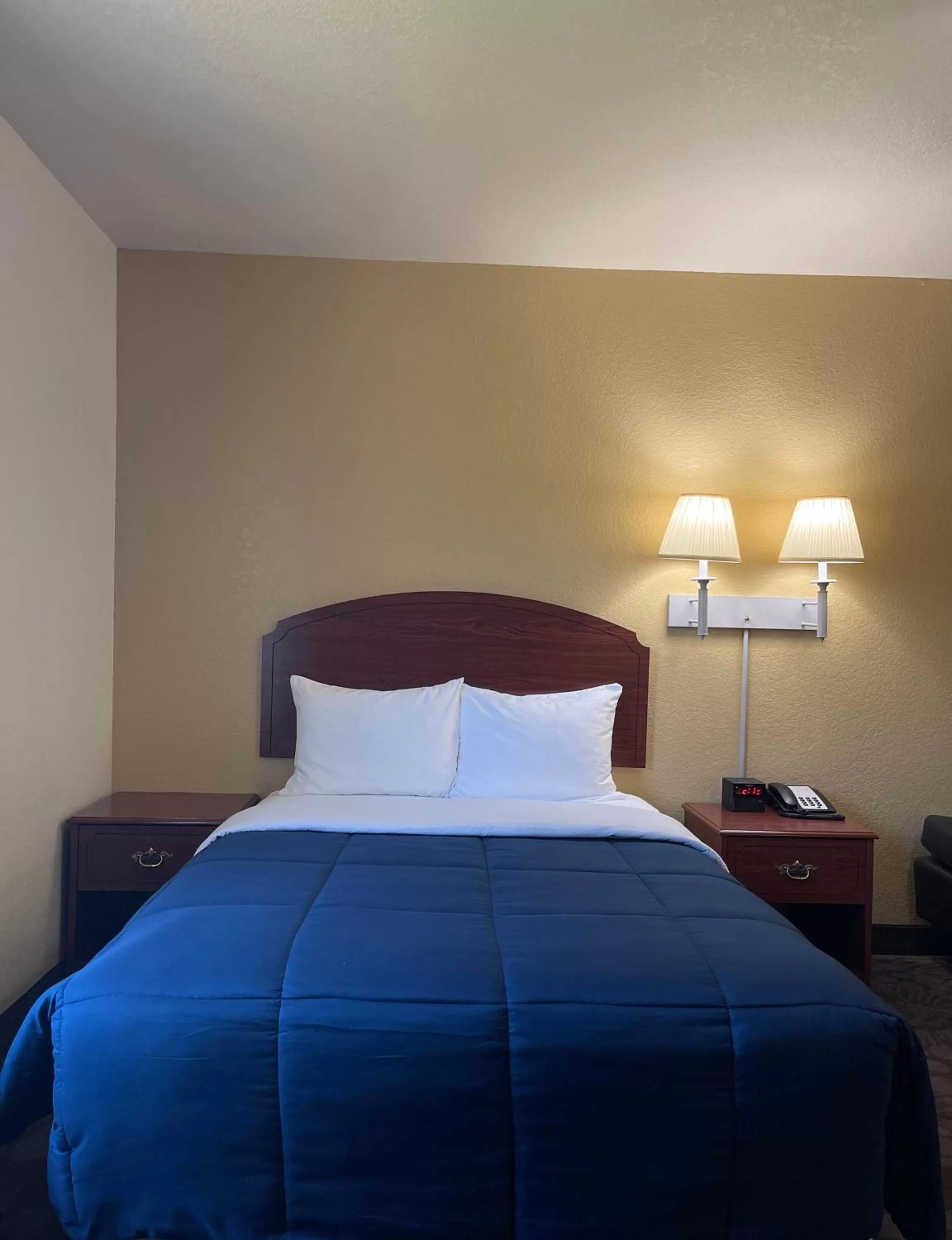 Bed in Candlelight Inn & Suites Hwy 69 near McAlester