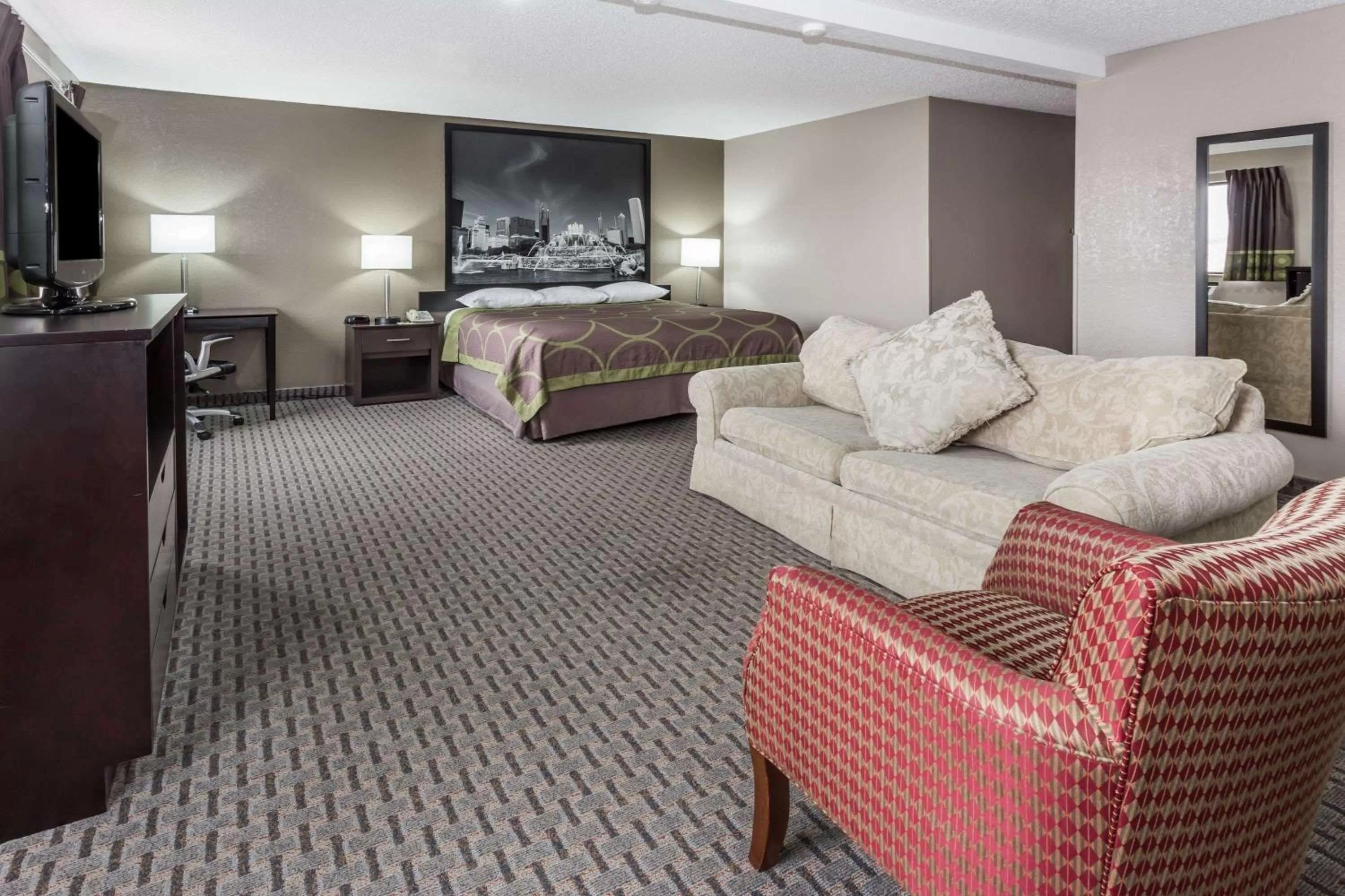 Photo of the whole room, Bed in Super 8 by Wyndham Mundelein/Libertyville Area