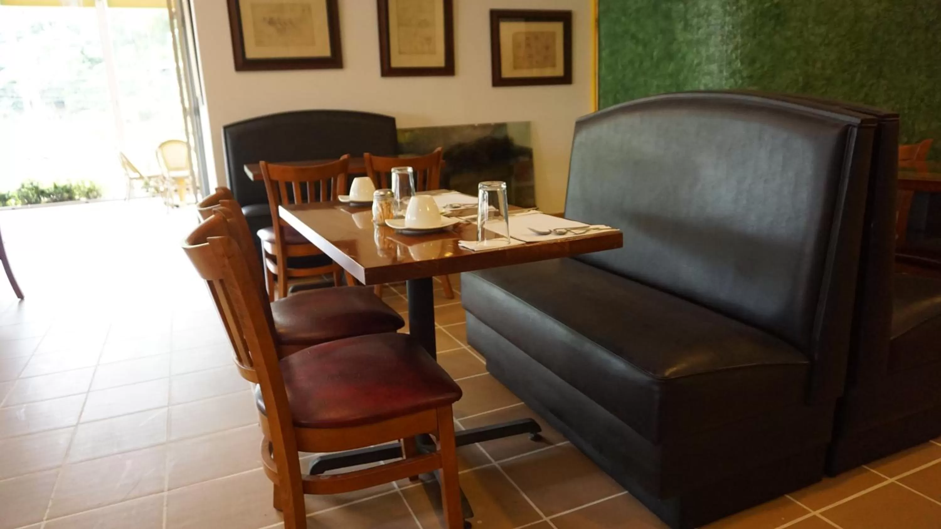 Restaurant/places to eat in Hotel Ventura