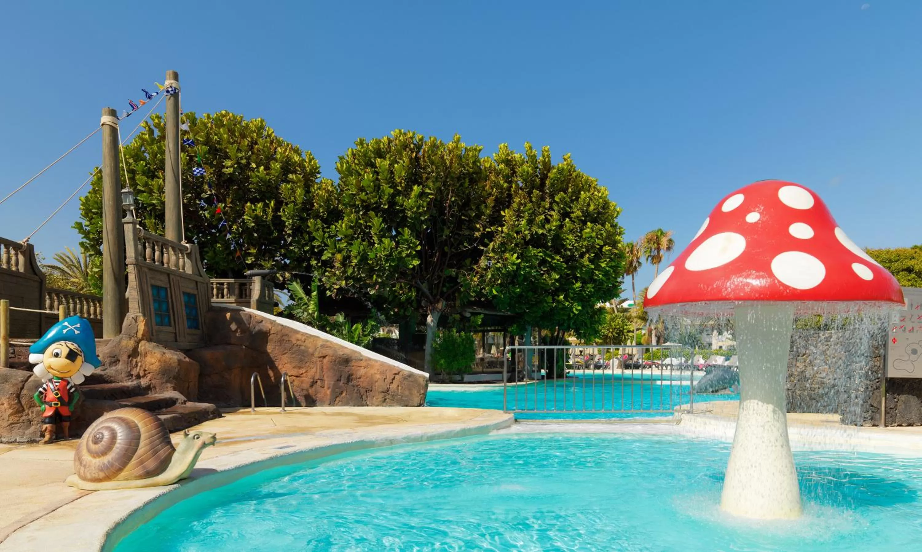 Swimming pool in H10 Lanzarote Princess
