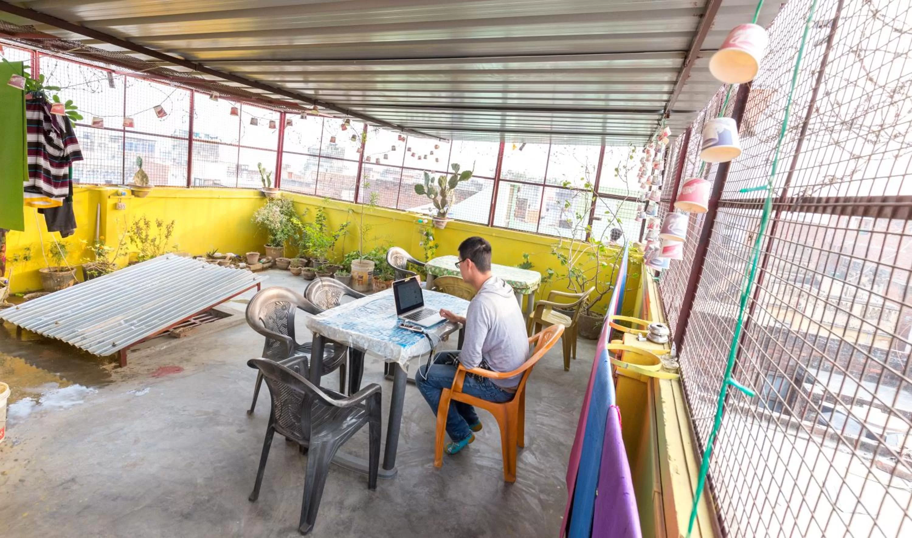 Restaurant/places to eat in Somit Paying Guest House