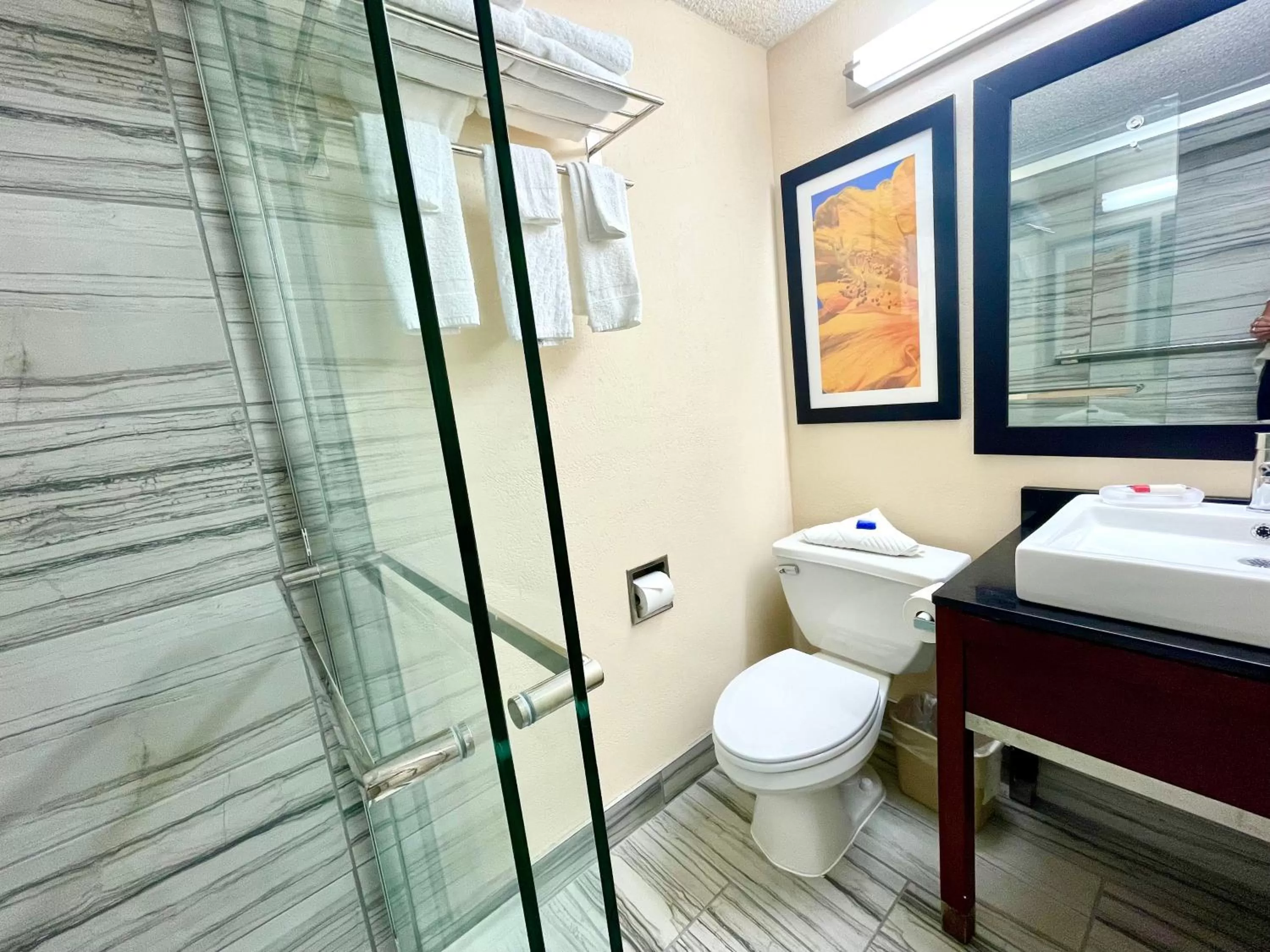 Queen Suite with Kitchenette in Tiki Resort