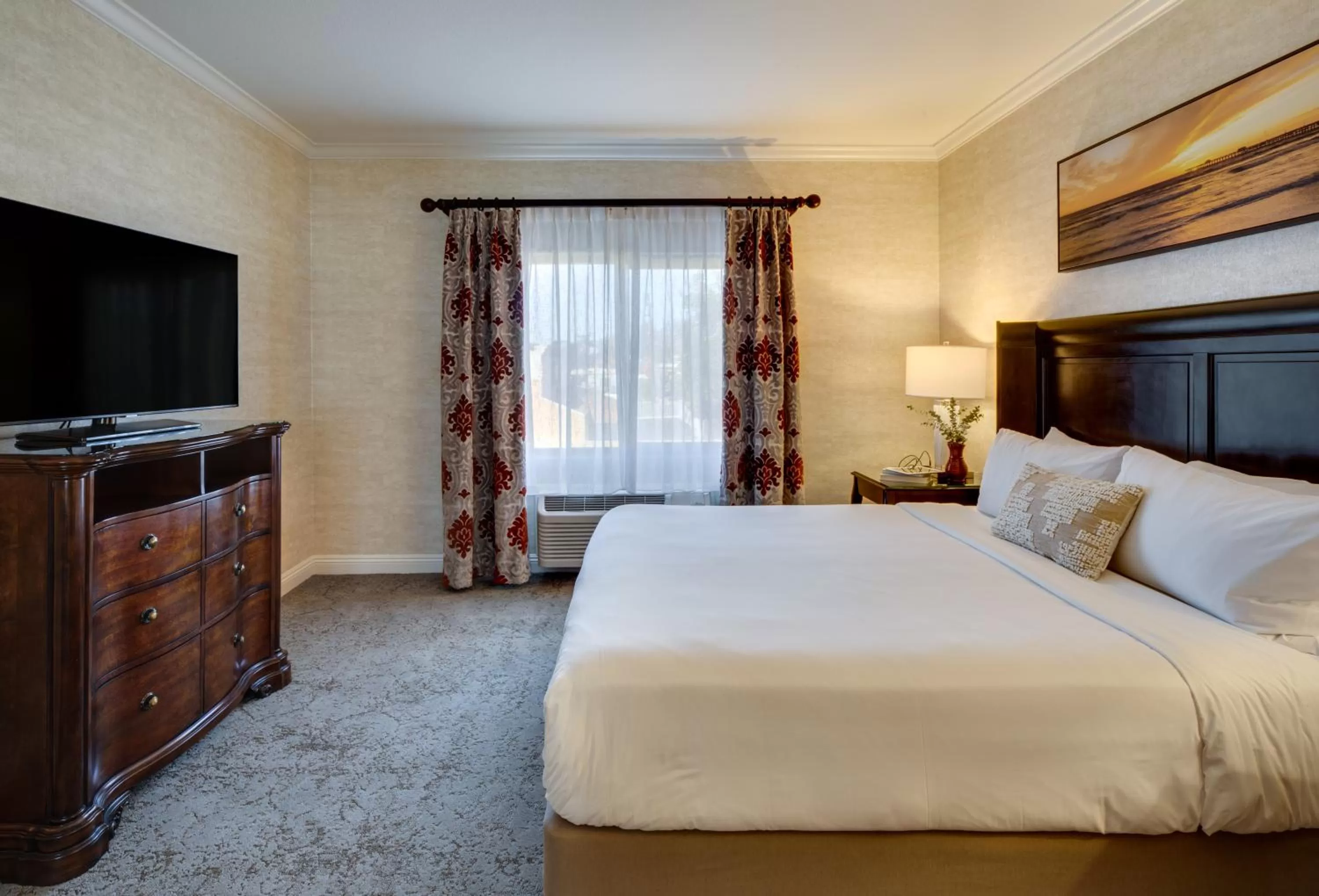 Bed in Ayres Hotel Costa Mesa Newport Beach