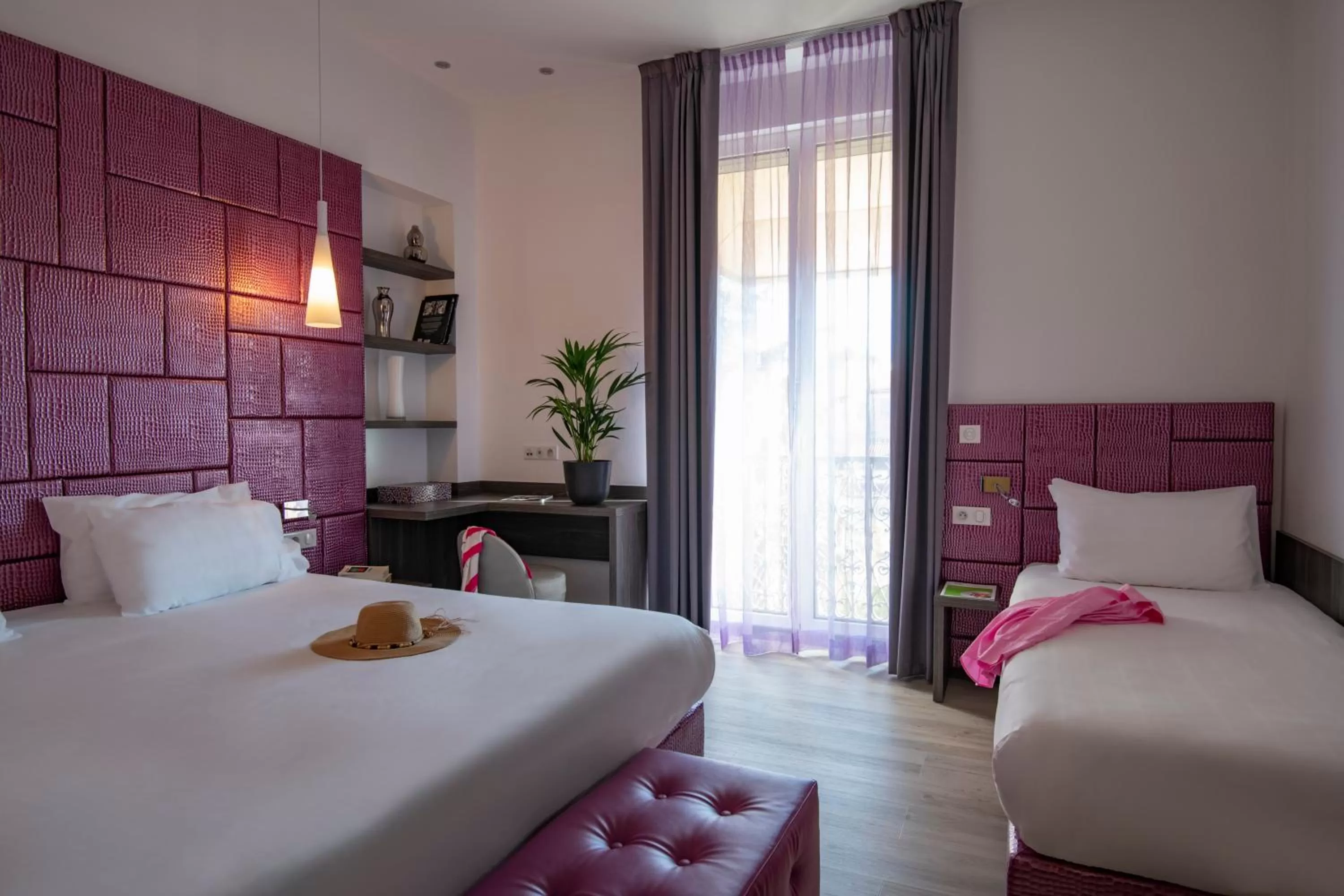 Bedroom, Bed in GOLDEN TULIP CANNES HOTEL de PARIS