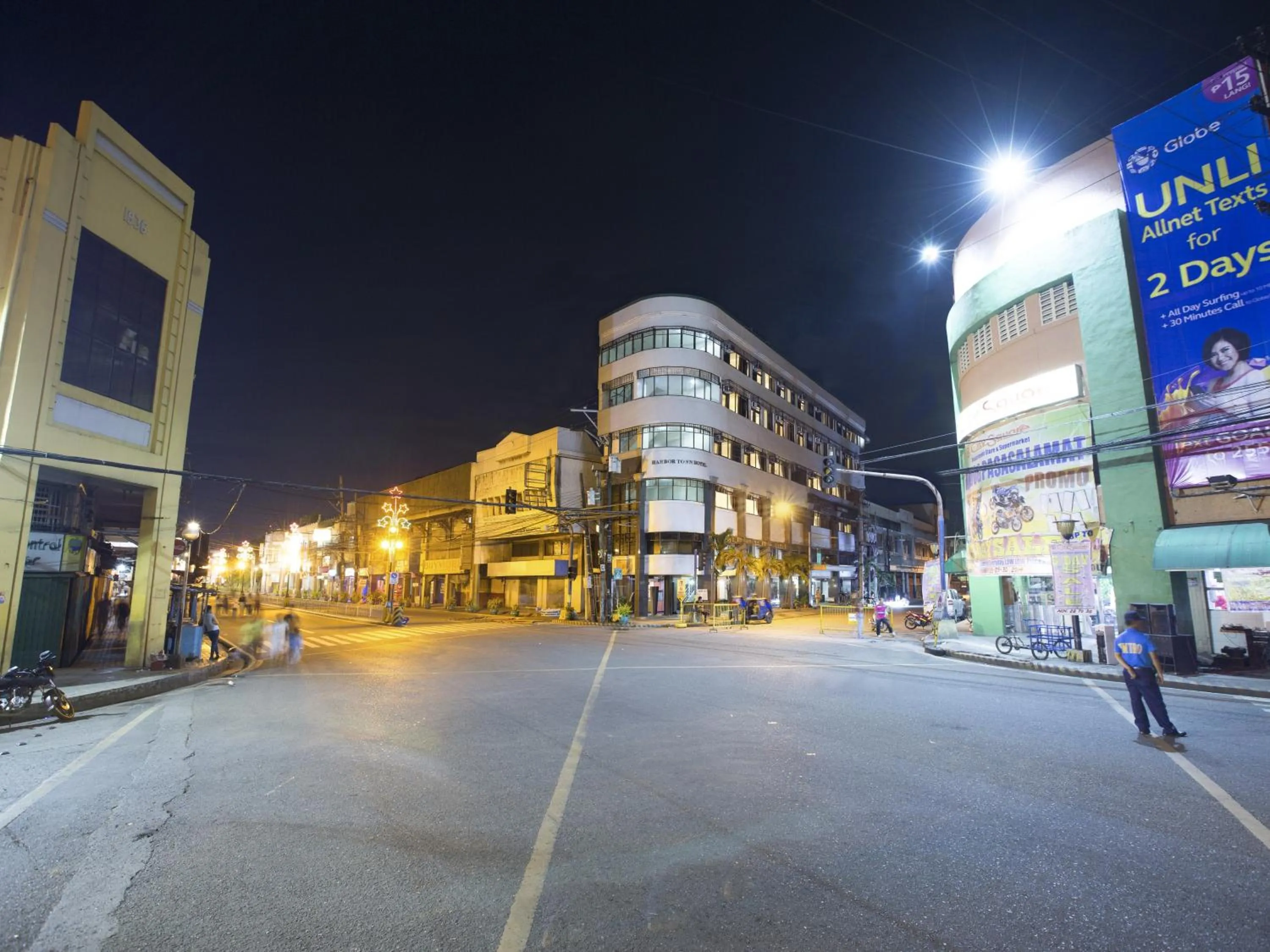 Facade/entrance in Harbor Town Hotel