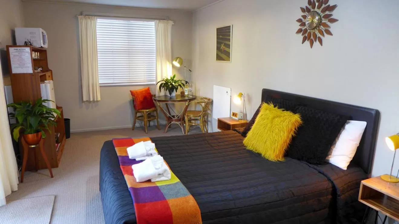 Bed in The Lake Motel