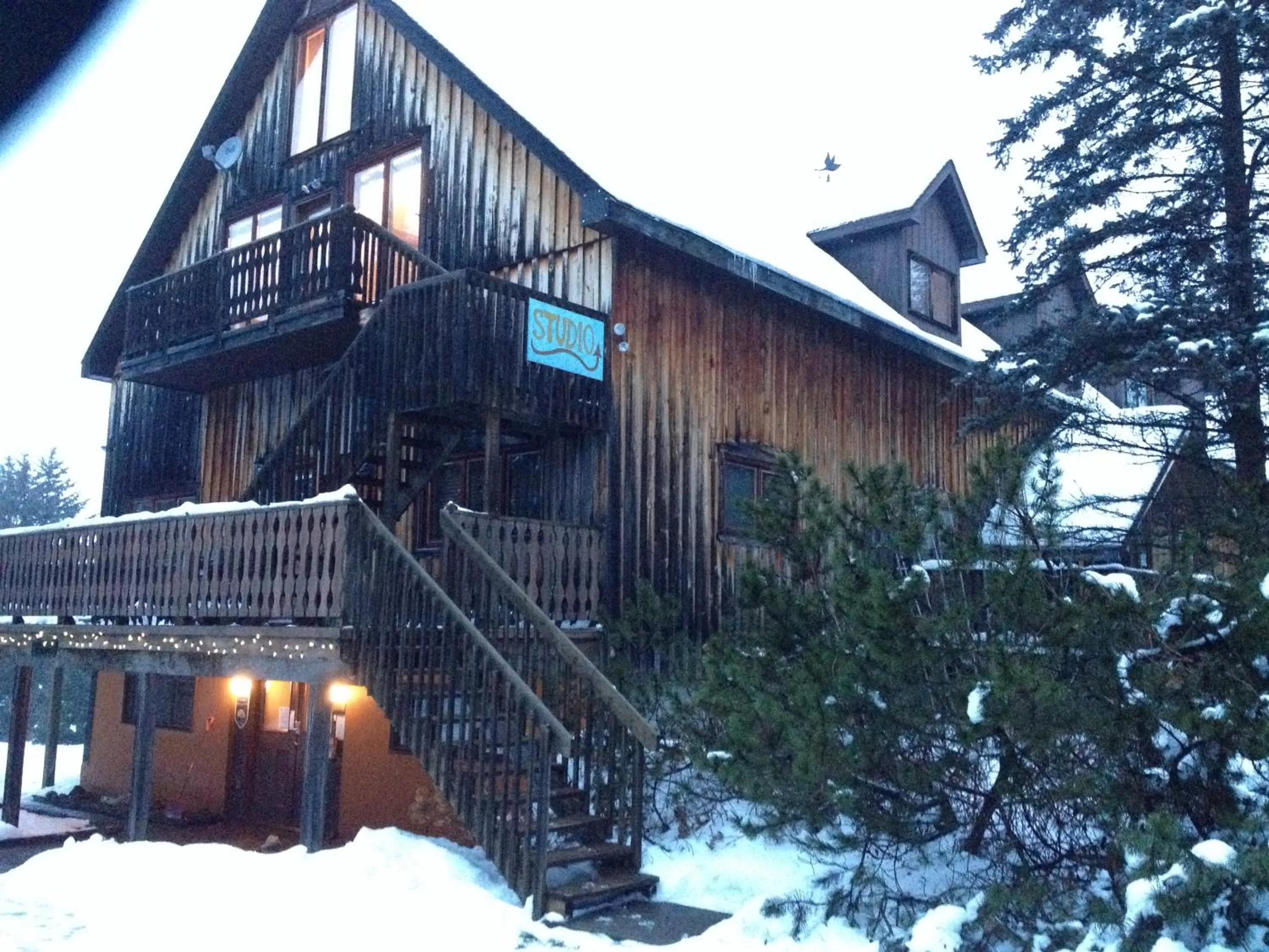 Facade/entrance, Winter in La Grange Country Inn