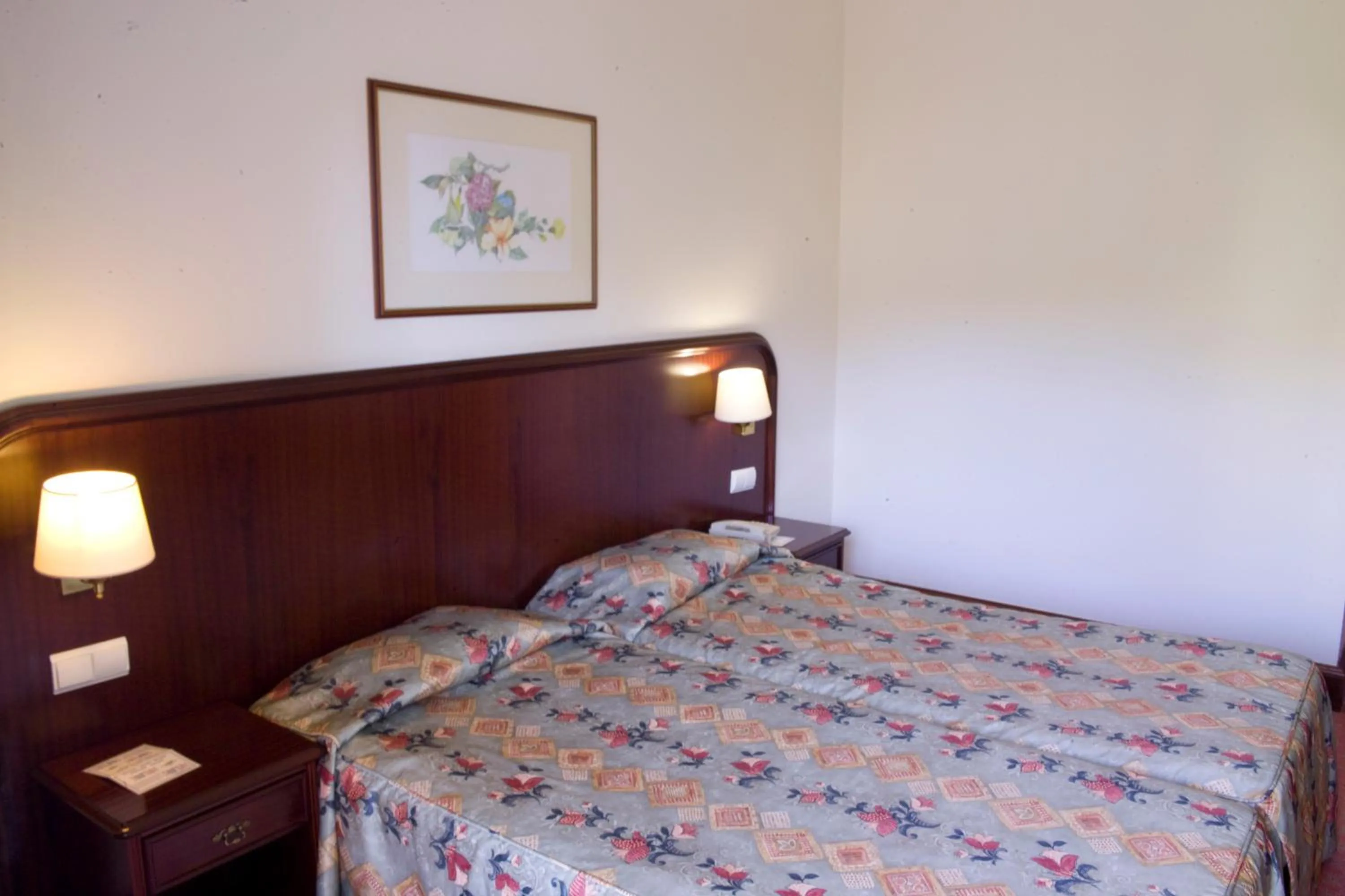 Bathroom, Bed in Suite Hotel Jardins Da Ajuda