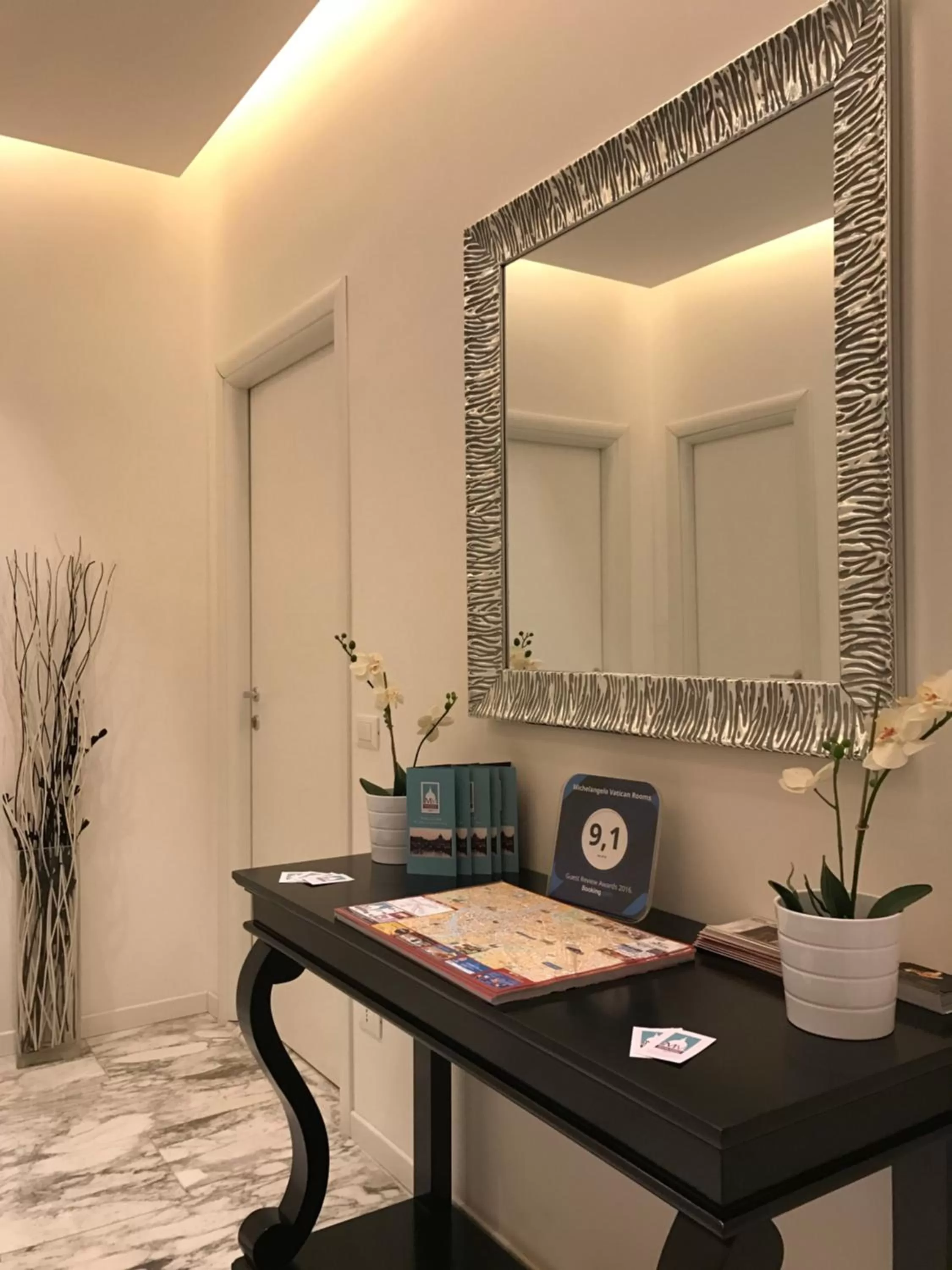 Lobby or reception in Michelangelo Vatican Rooms