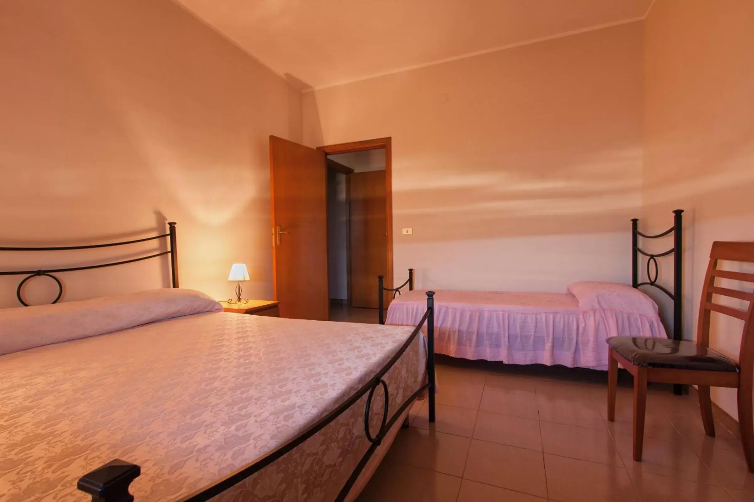 Basic Triple Room in Joanne B&B Basic Triple Room in Joanne B&B