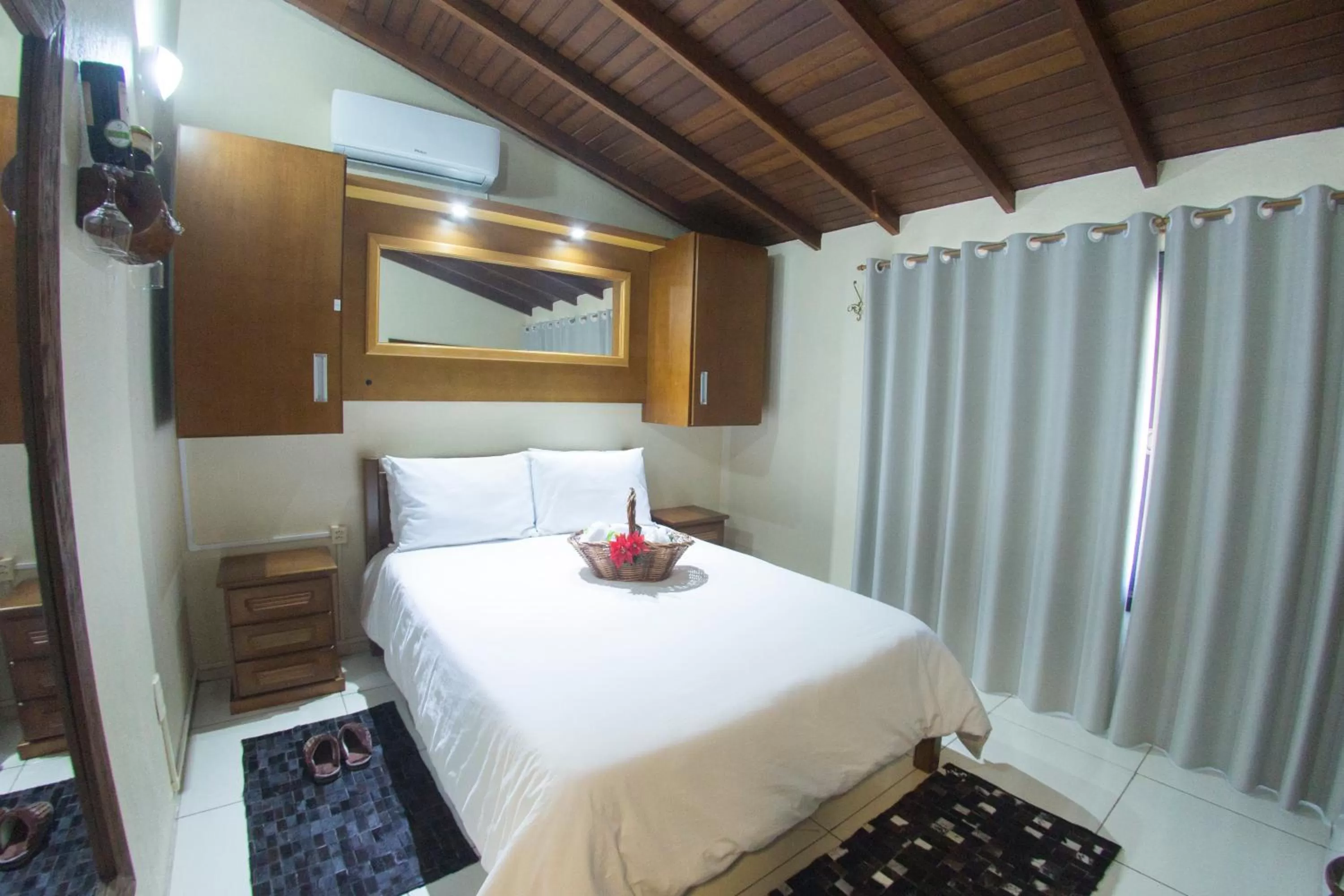 Bed in Pousada Green House by Conrado Vitali