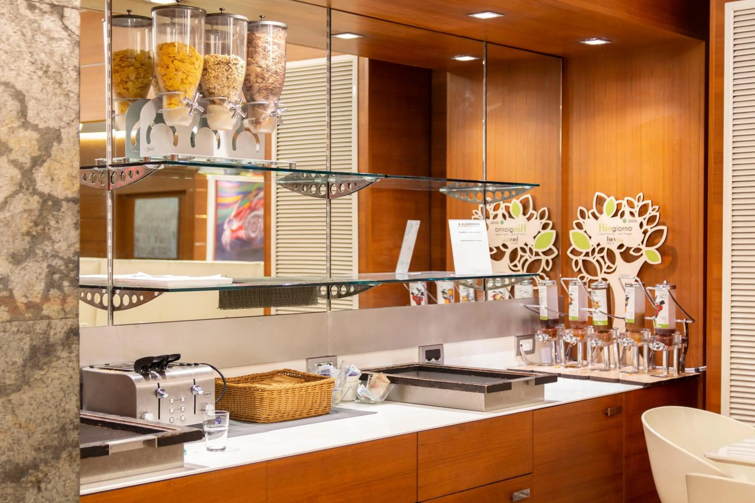 Buffet breakfast in Smy Bologna Centrale