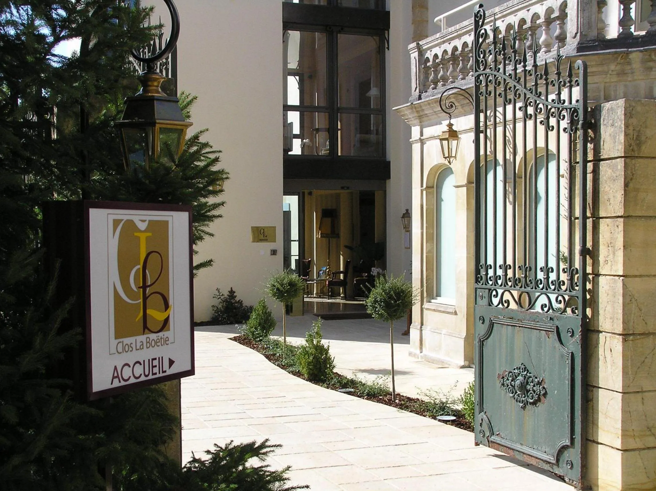 Facade/entrance in Clos La Boëtie & Spa