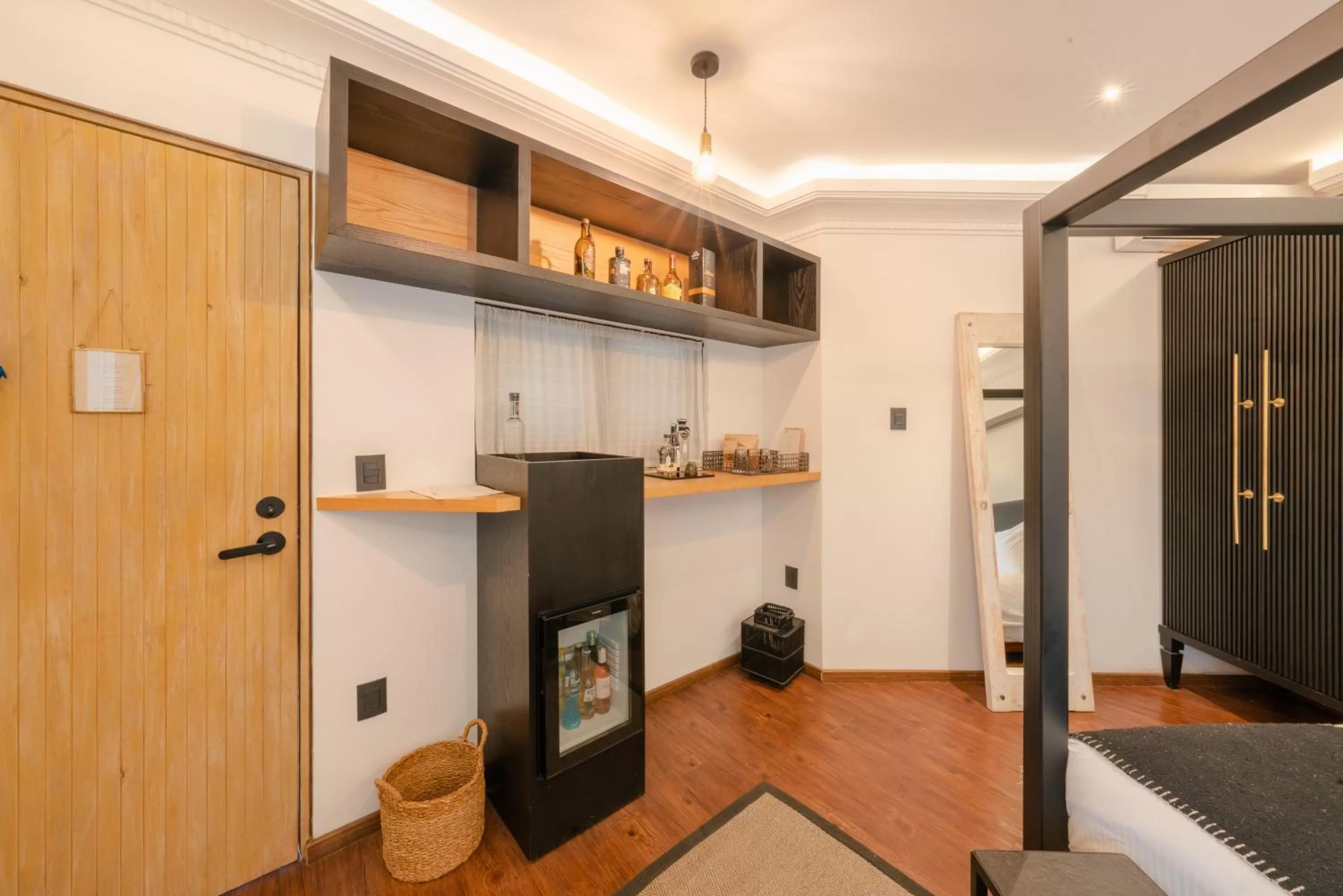 Photo of the whole room in Orchid House Mexico City