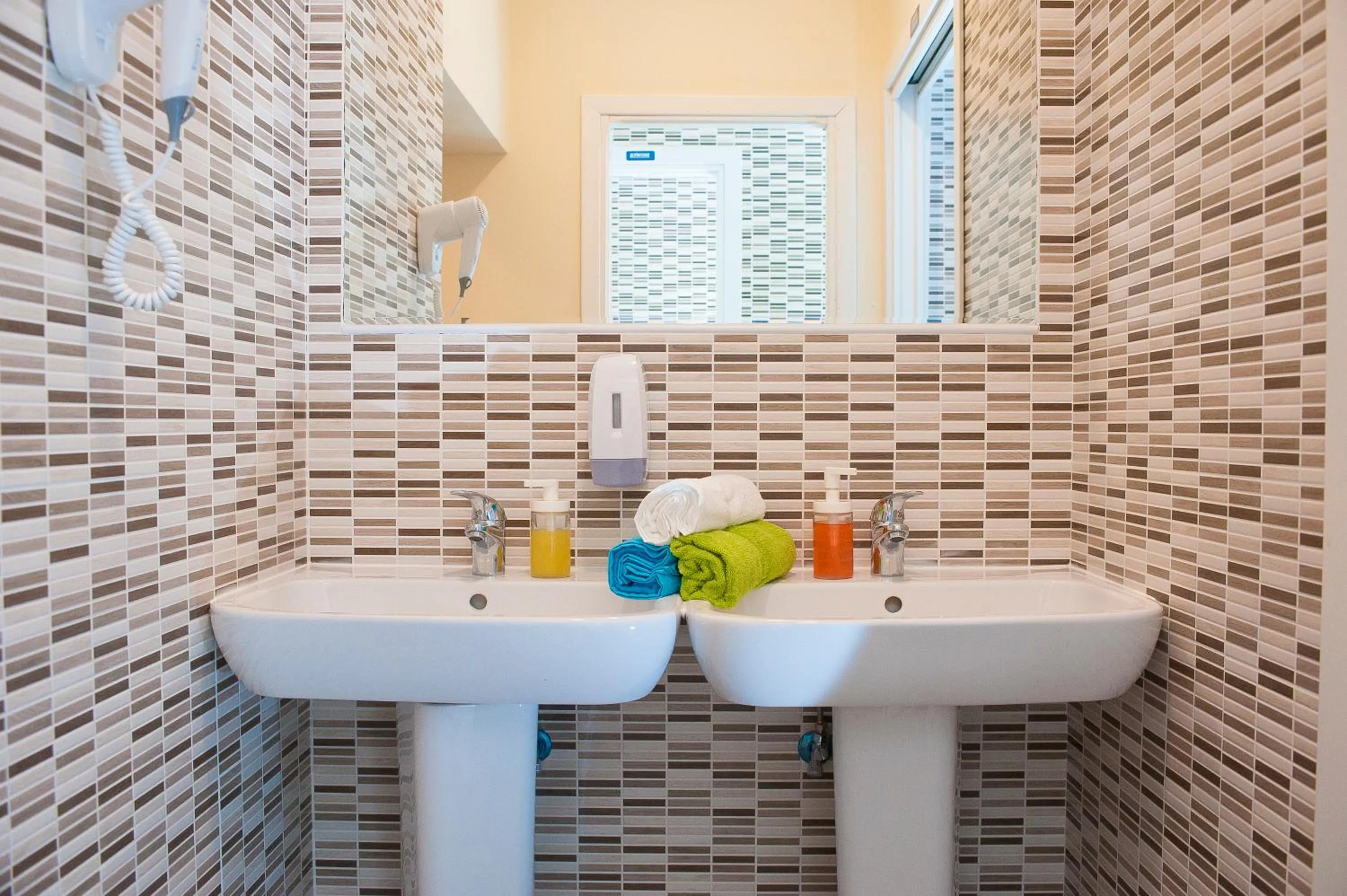 Bathroom in Budget Rooms Des Arts