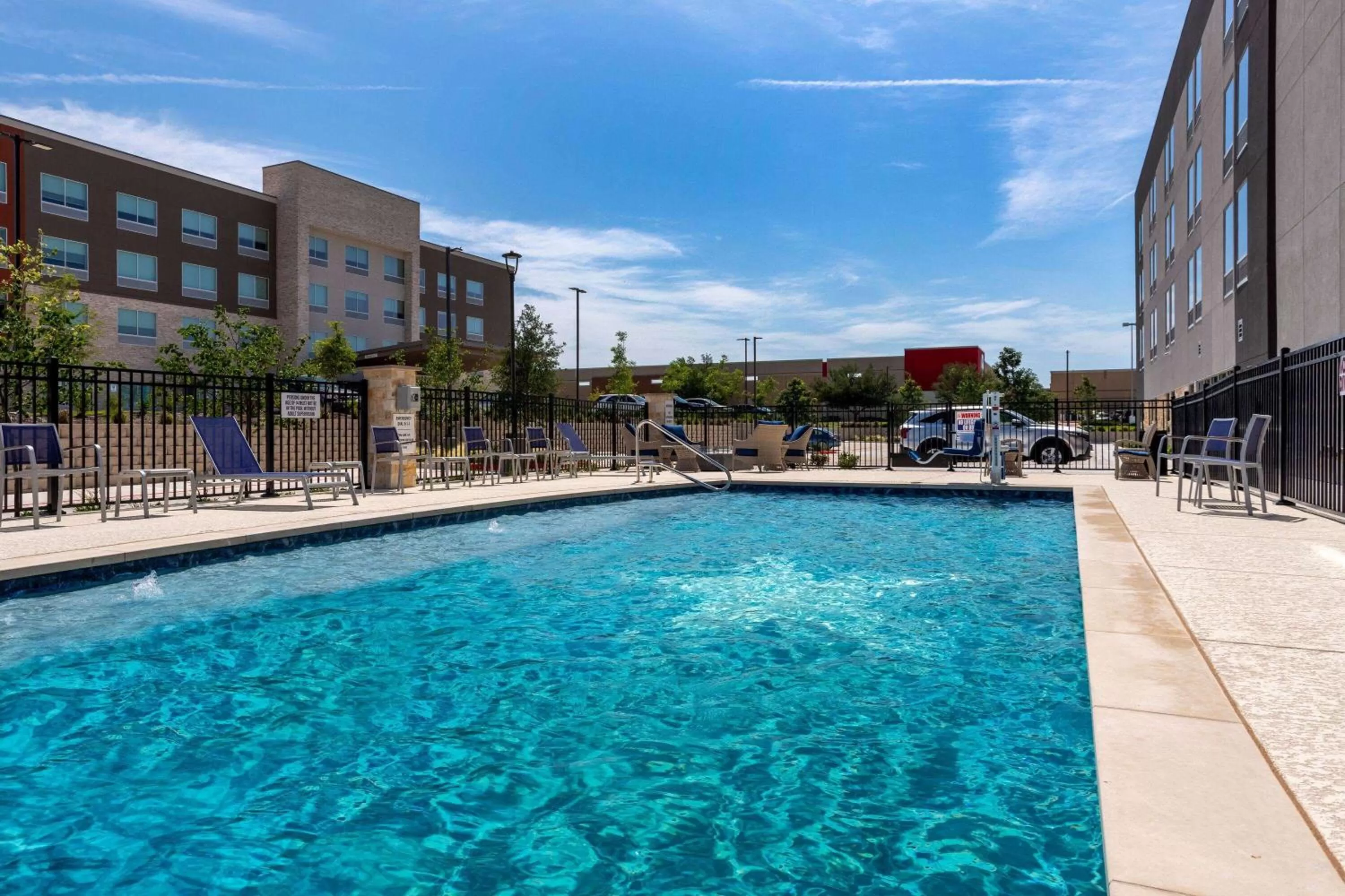 Pool view in La Quinta Inn & Suites by Wyndham Pflugerville