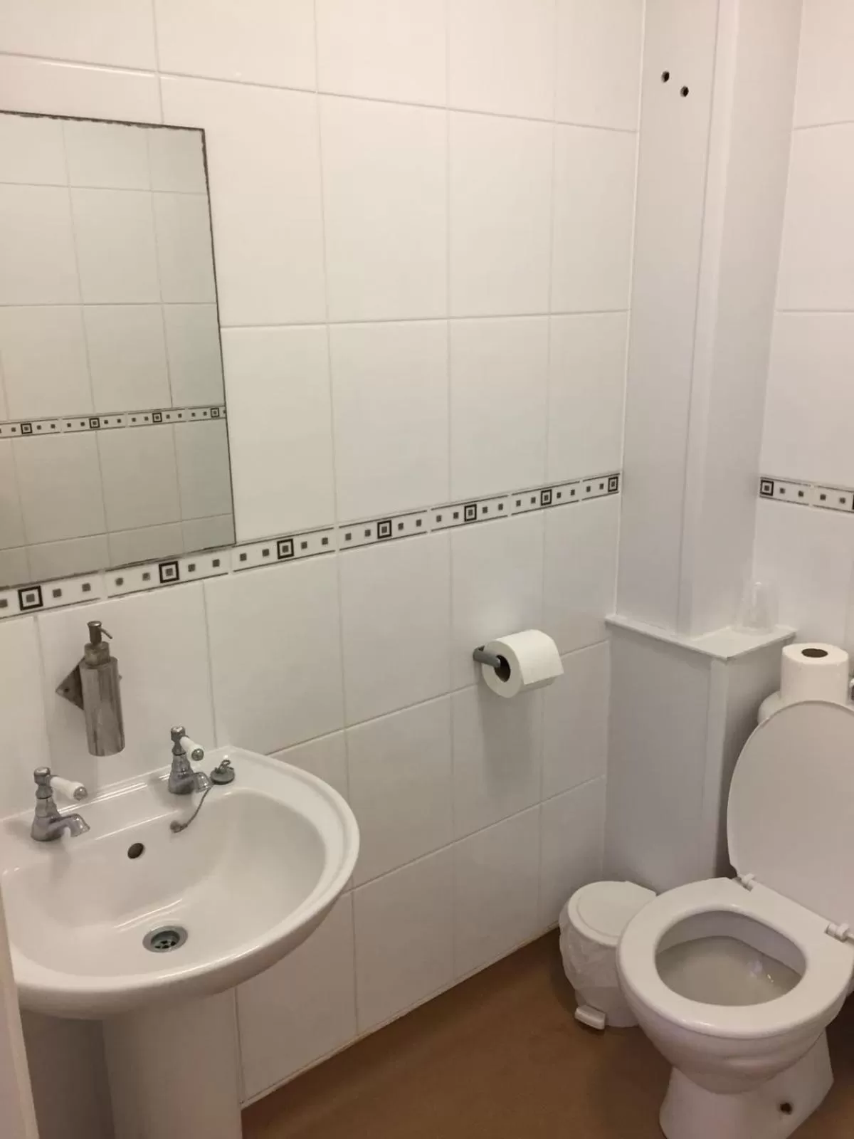 Bathroom in The Black Bull Inn