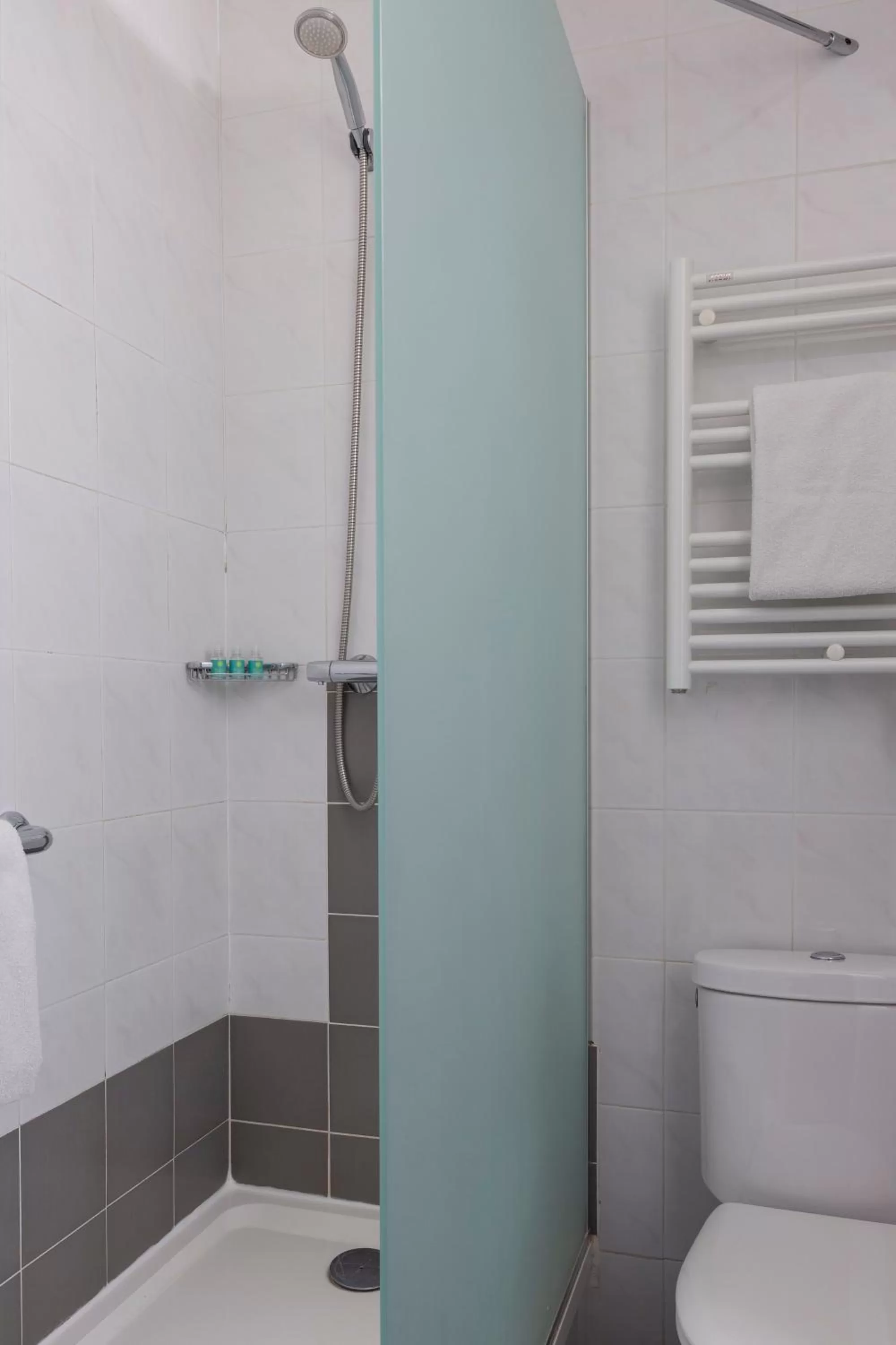 Bathroom in B&B HOTEL Colmar Lumière