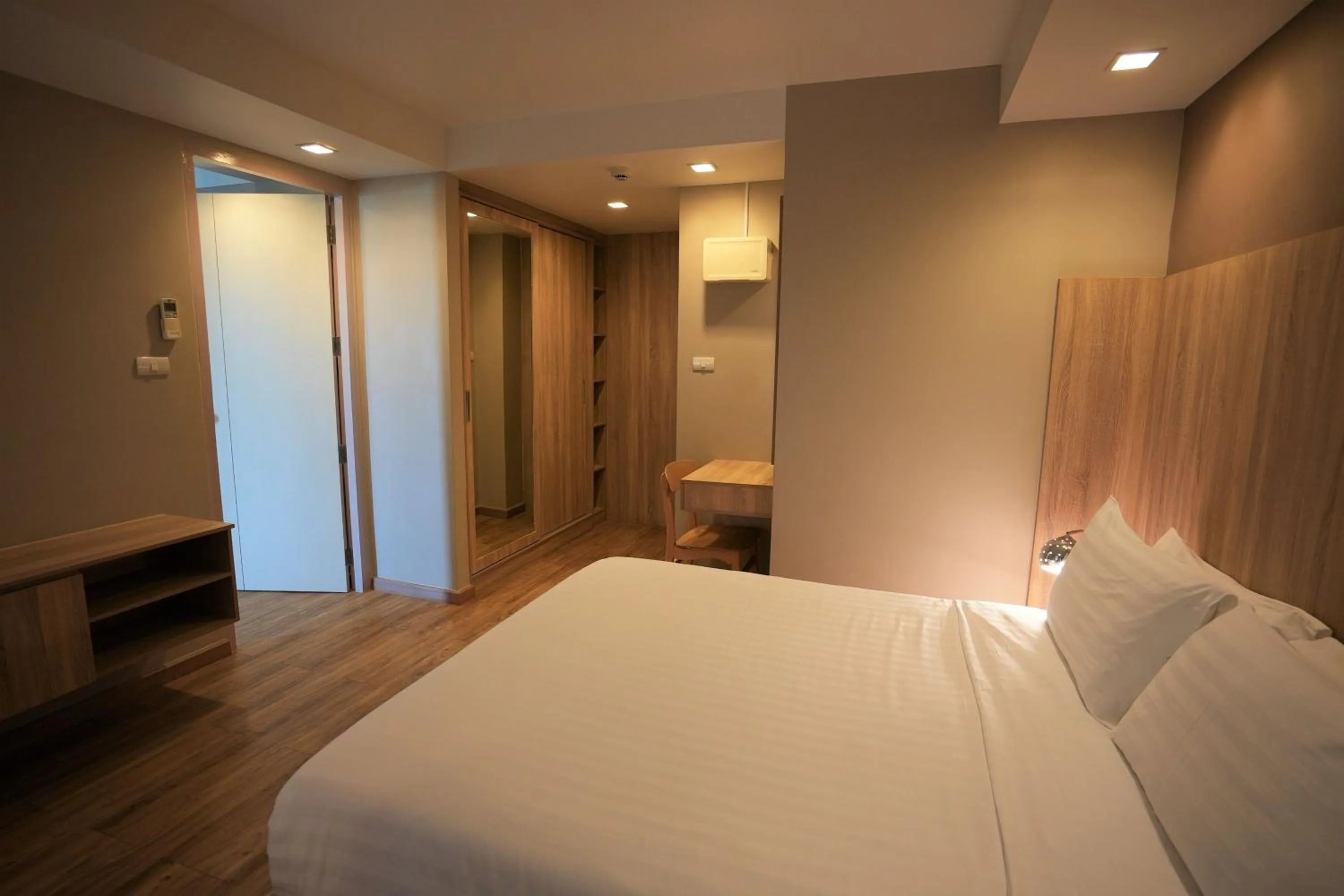 Bedroom, Bed in Baan Tanwa - MRT Ratchadapisek Exit 1 or 2