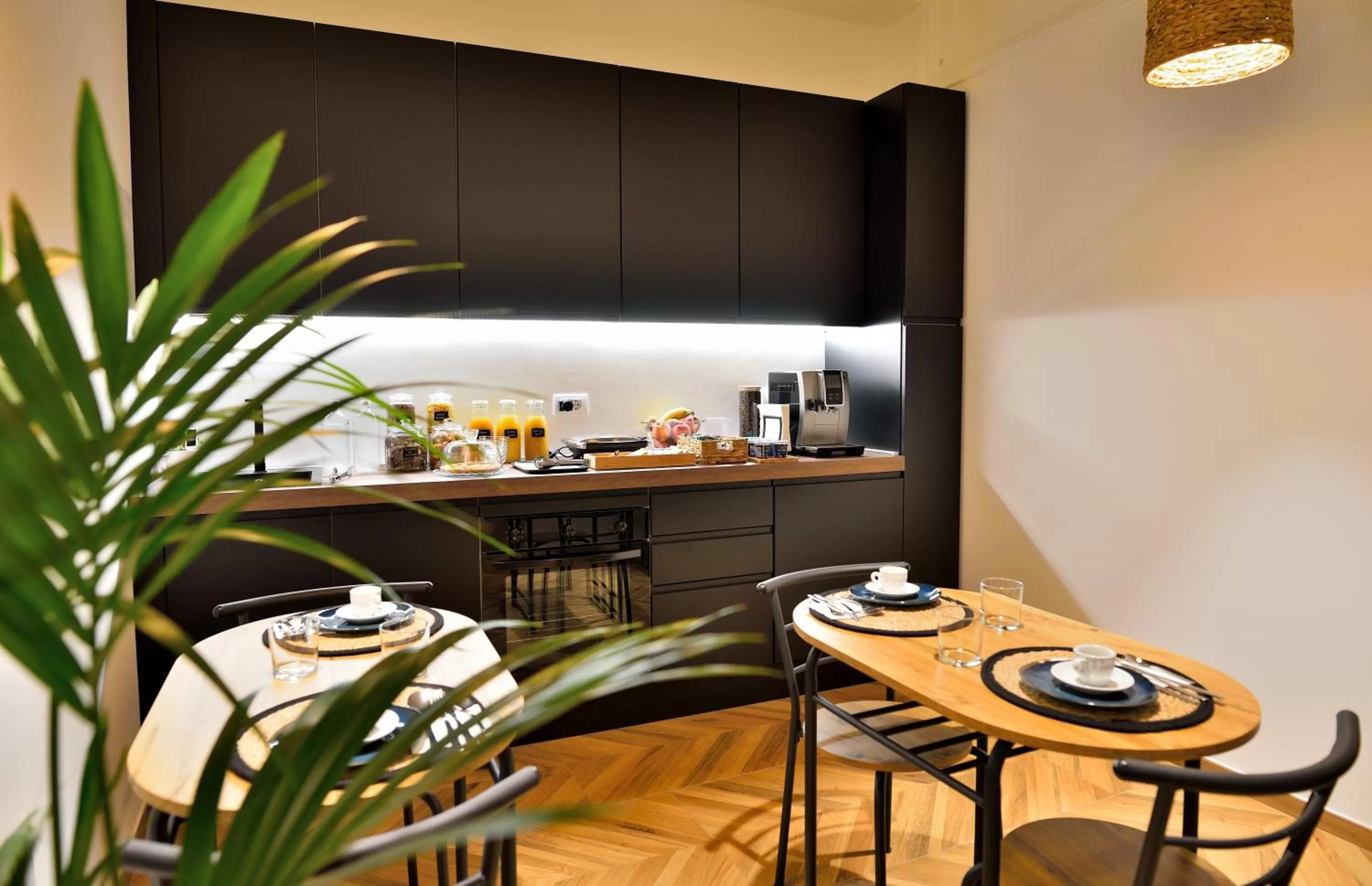 Restaurant/Places to Eat in Almarì