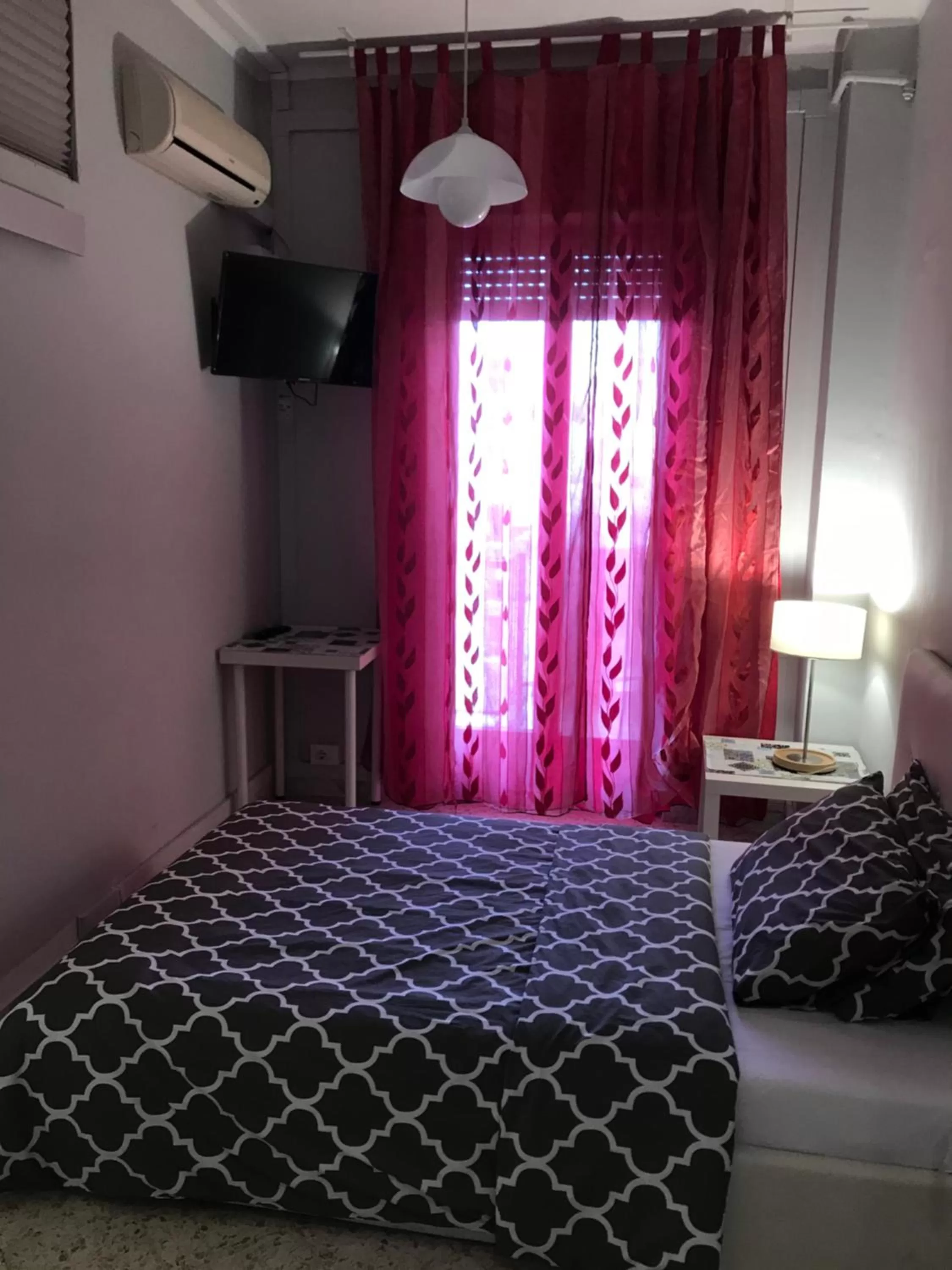 Photo of the whole room, Bed in CAVOUR 124 -guest-room-