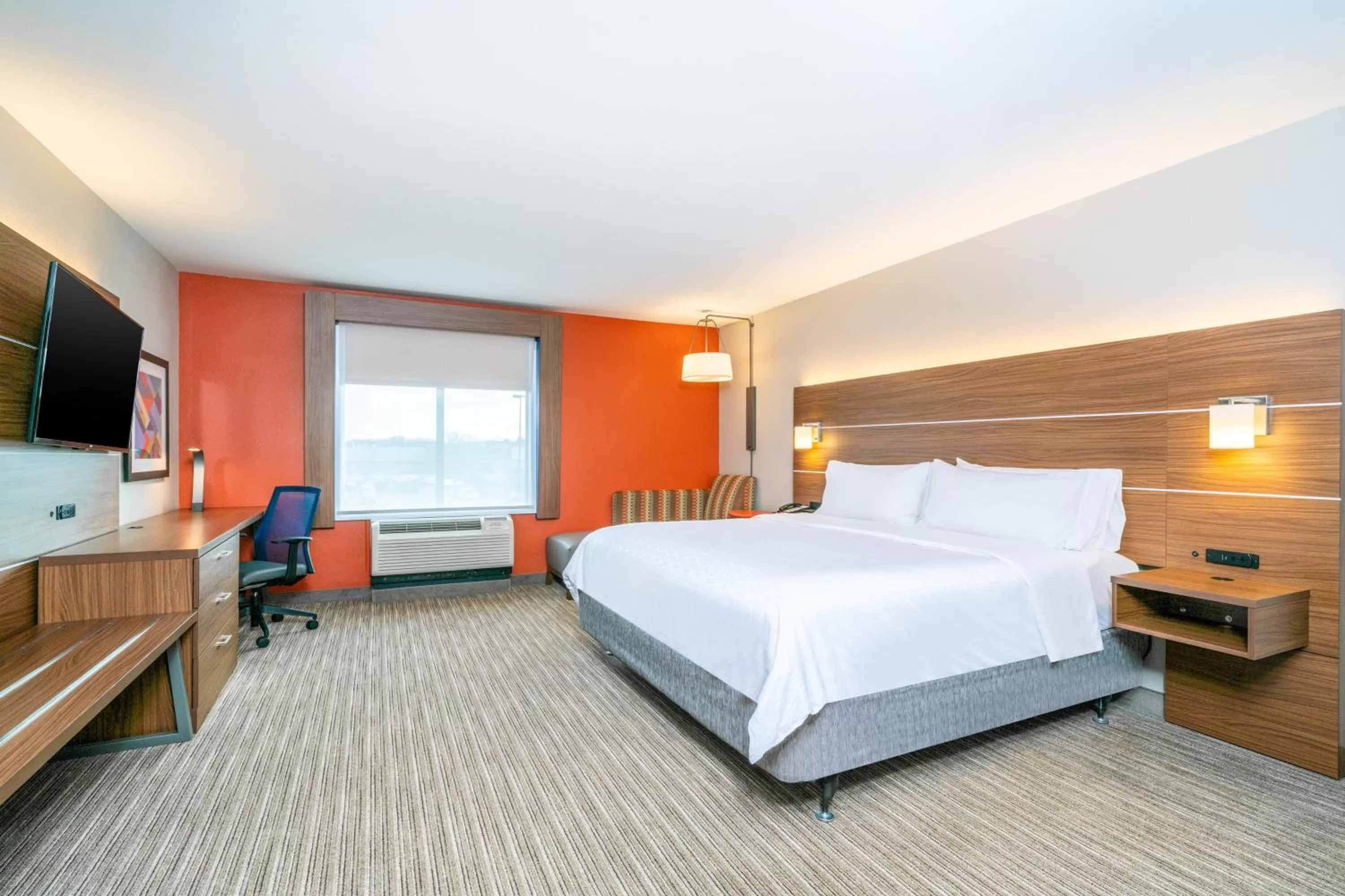 Photo of the whole room, Bed in Holiday Inn Express Hotel & Suites Tappahannock by IHG